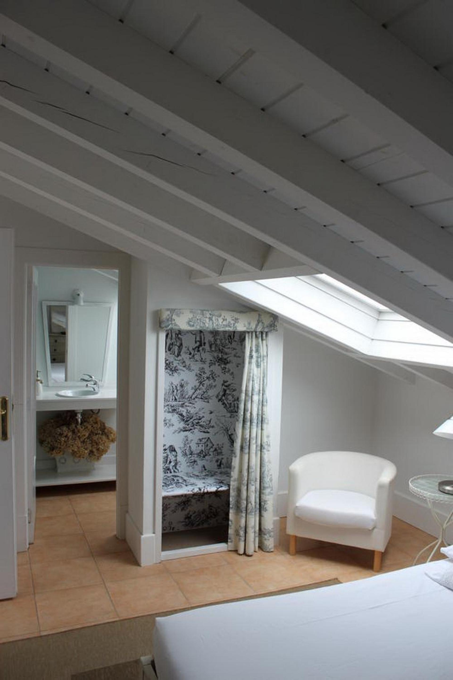 Double Room with Private Bathroom - Photo 2