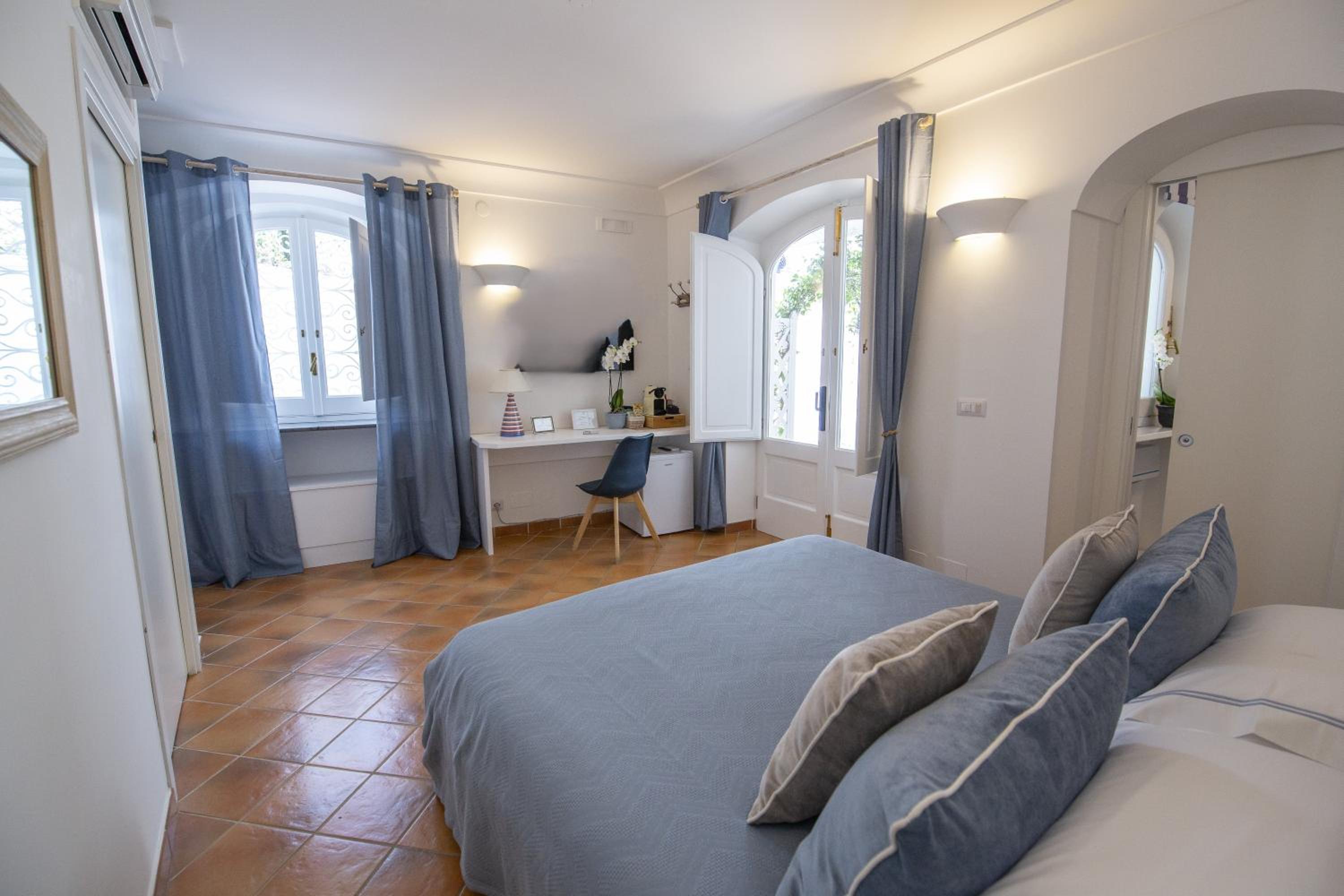 Double Room - Photo 8