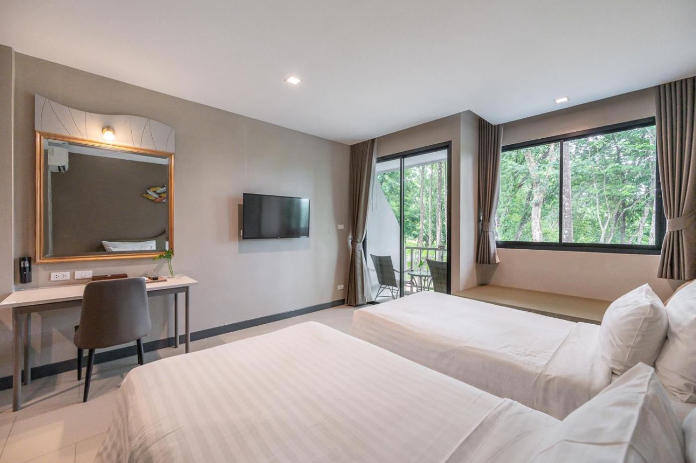 Twin Room with Pool View - Photo 1
