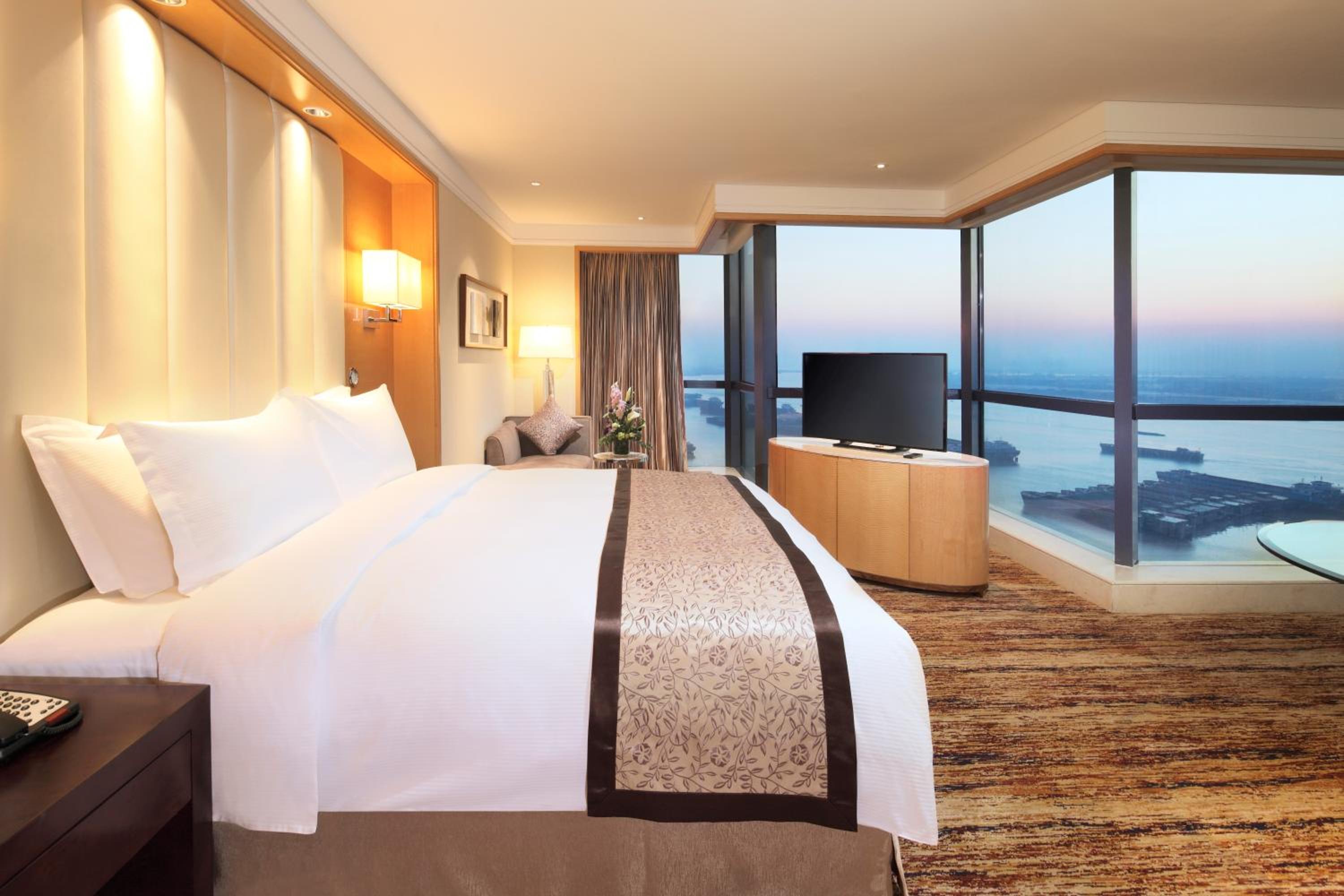 Premier Deluxe King Room with River View