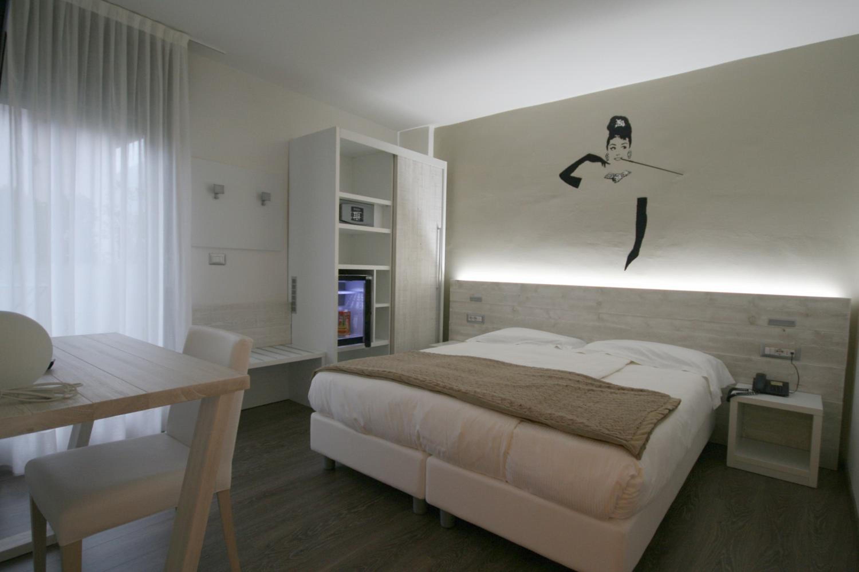Double or Twin Room - Photo 3