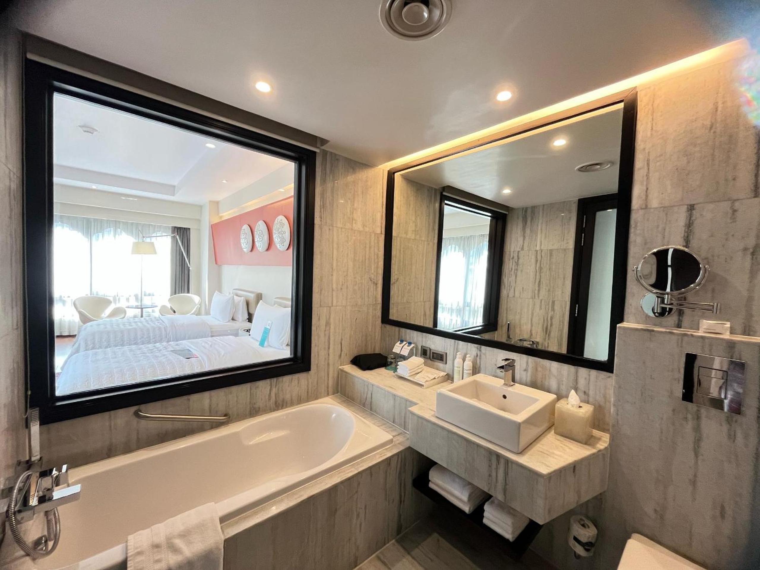 Deluxe Twin Room photo 1