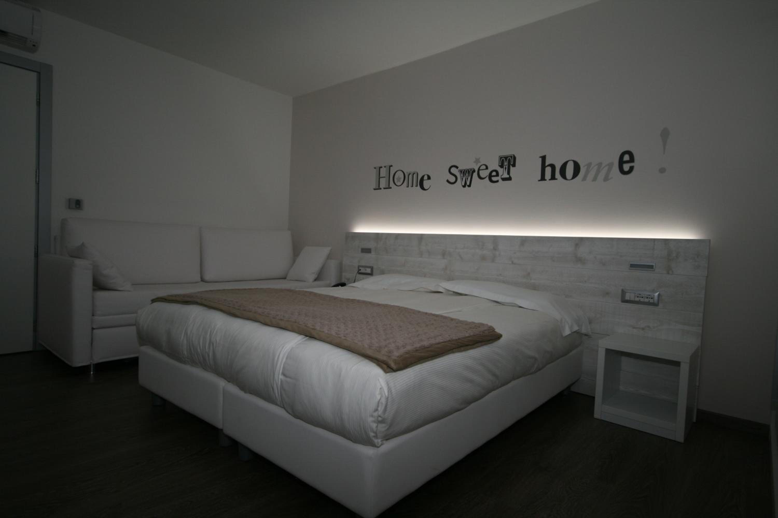 Double or Twin Room - Photo 1
