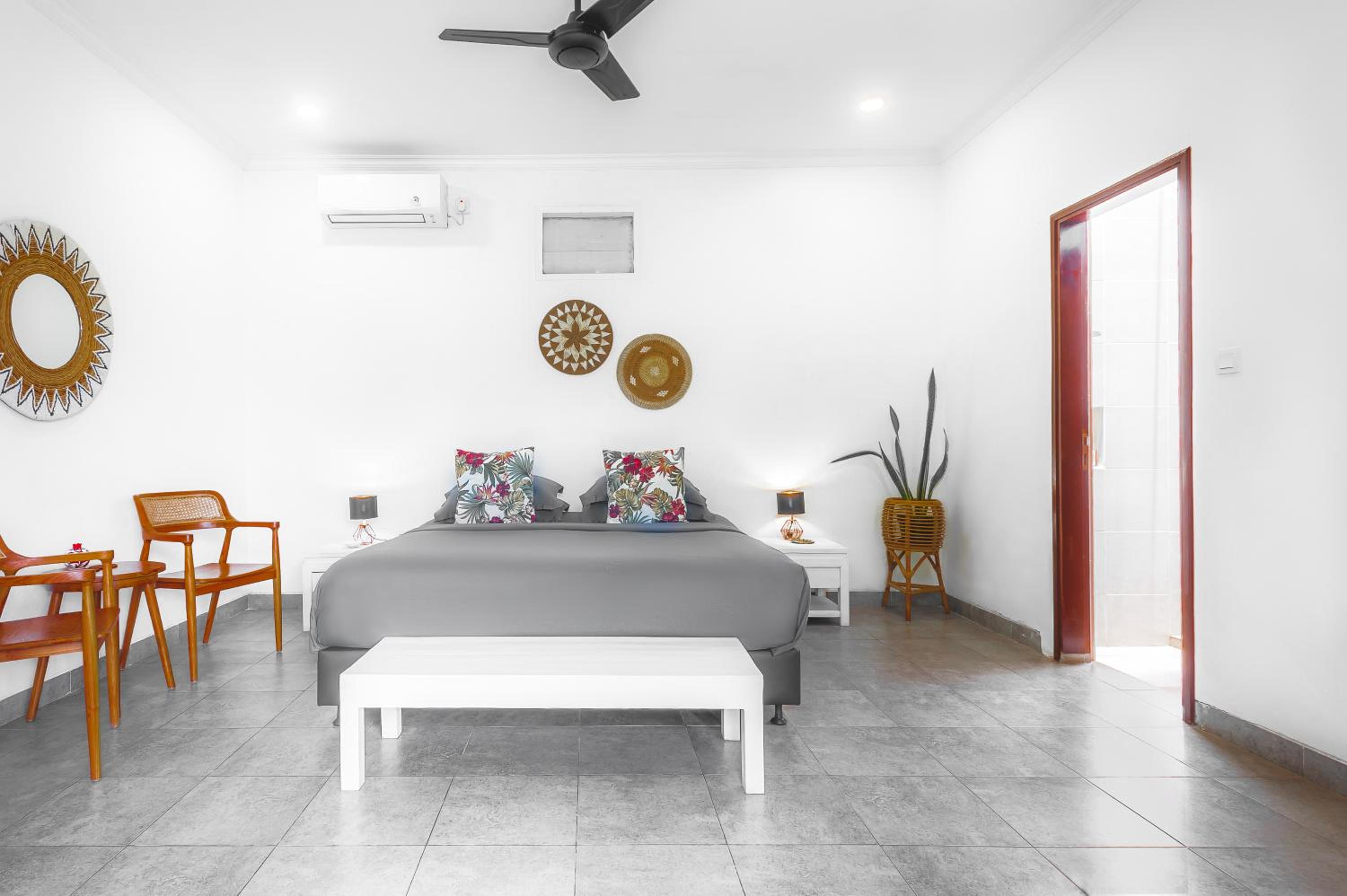 Standard King Room photo 1
