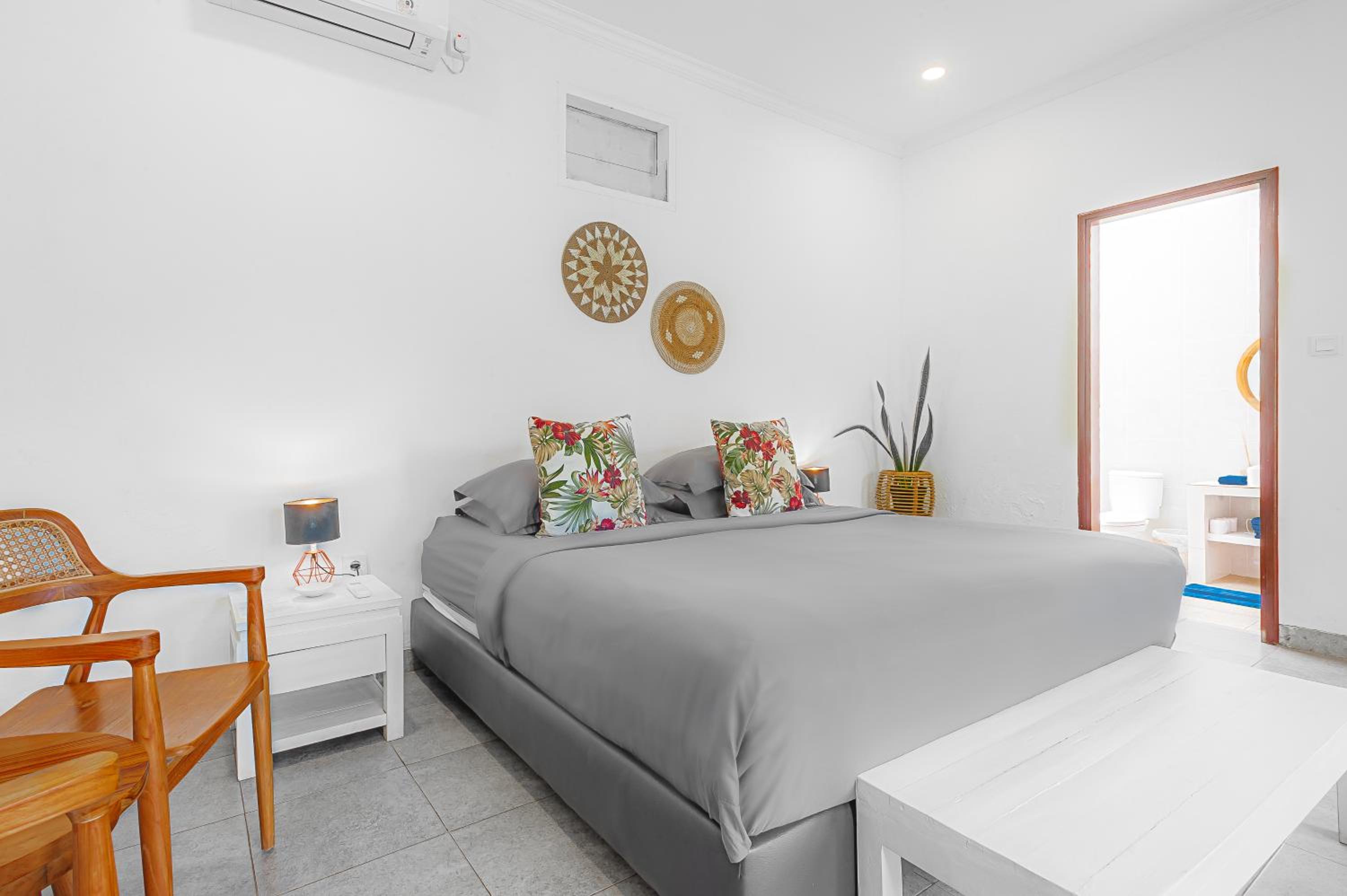 Standard King Room photo 3