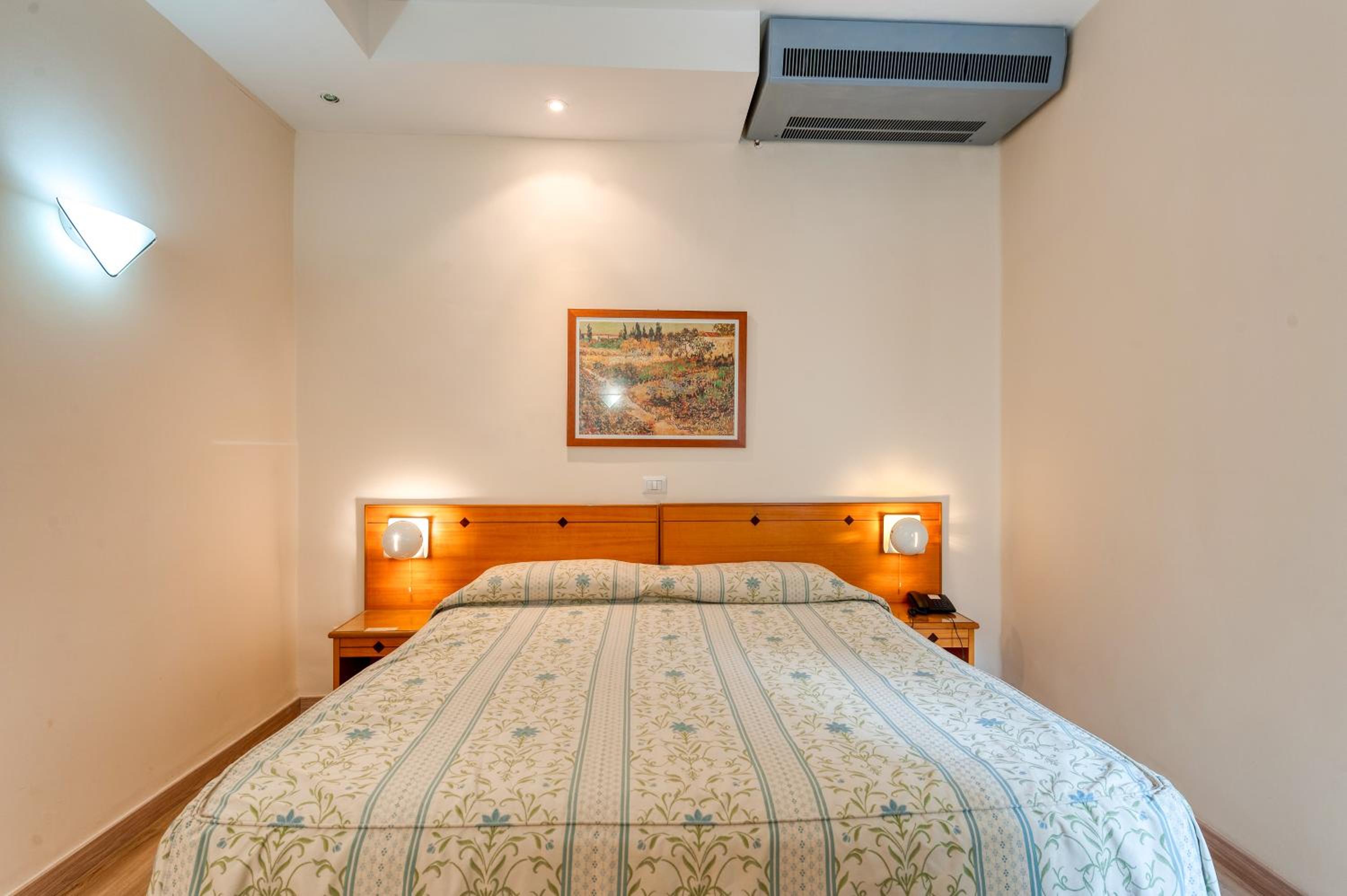Double or Twin Room - Photo 15