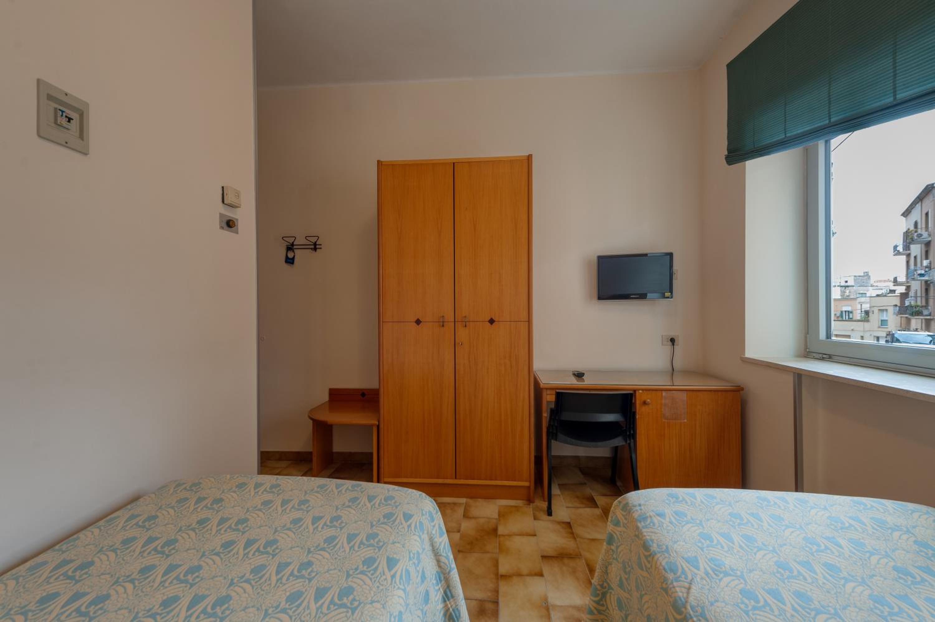 Double or Twin Room - Photo 8