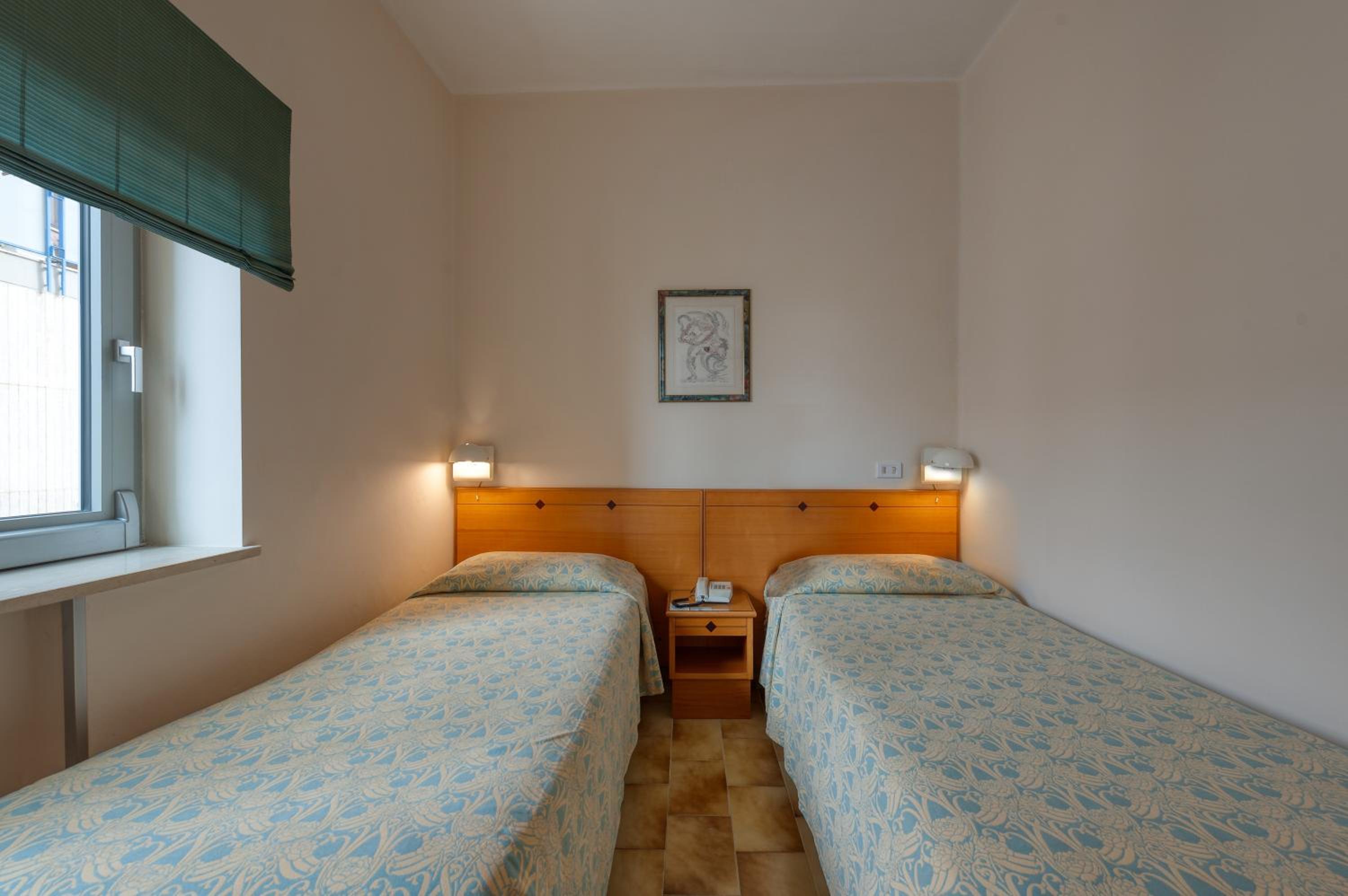 Double or Twin Room - Photo 4
