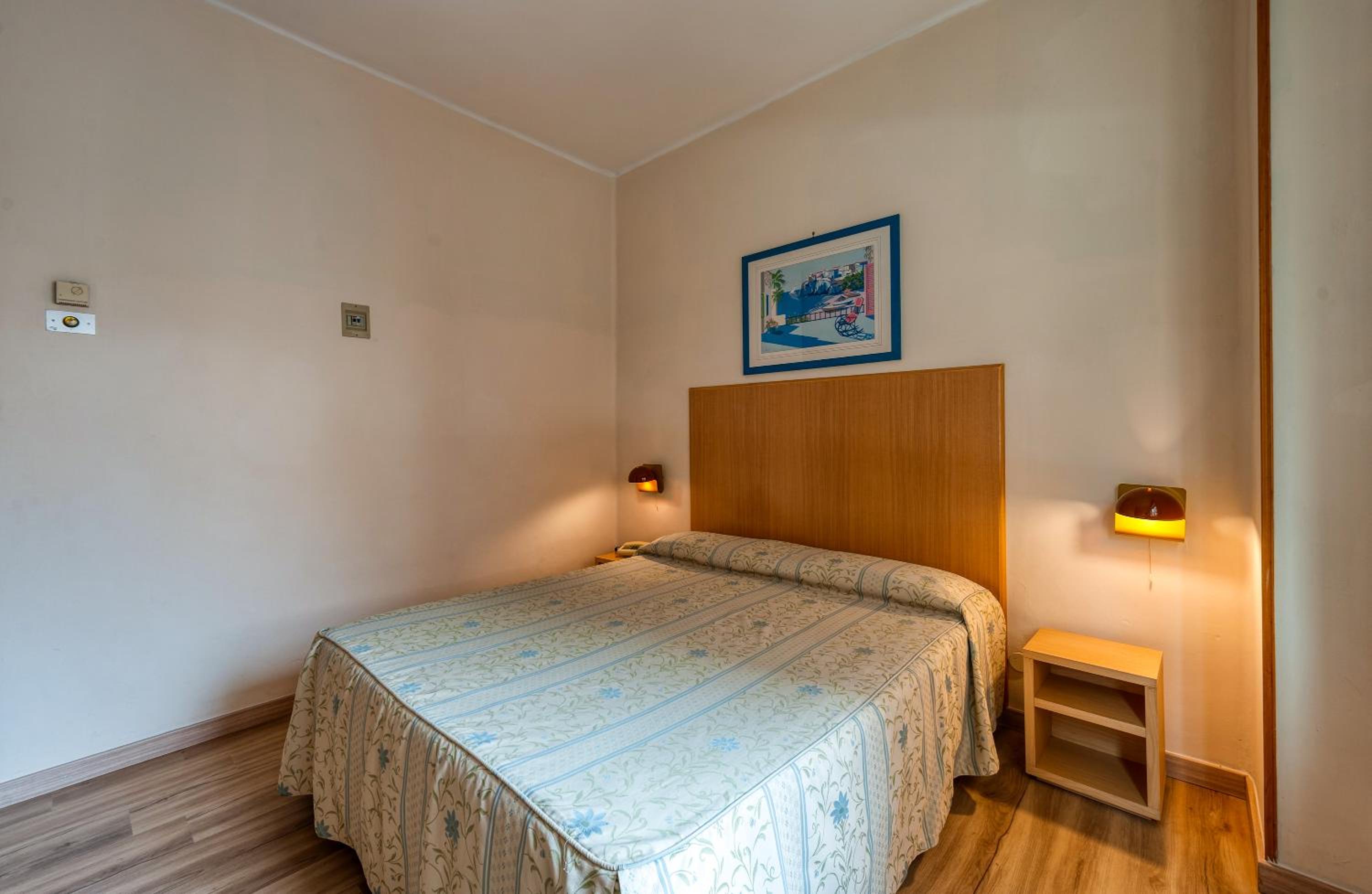 Double or Twin Room - Photo 9