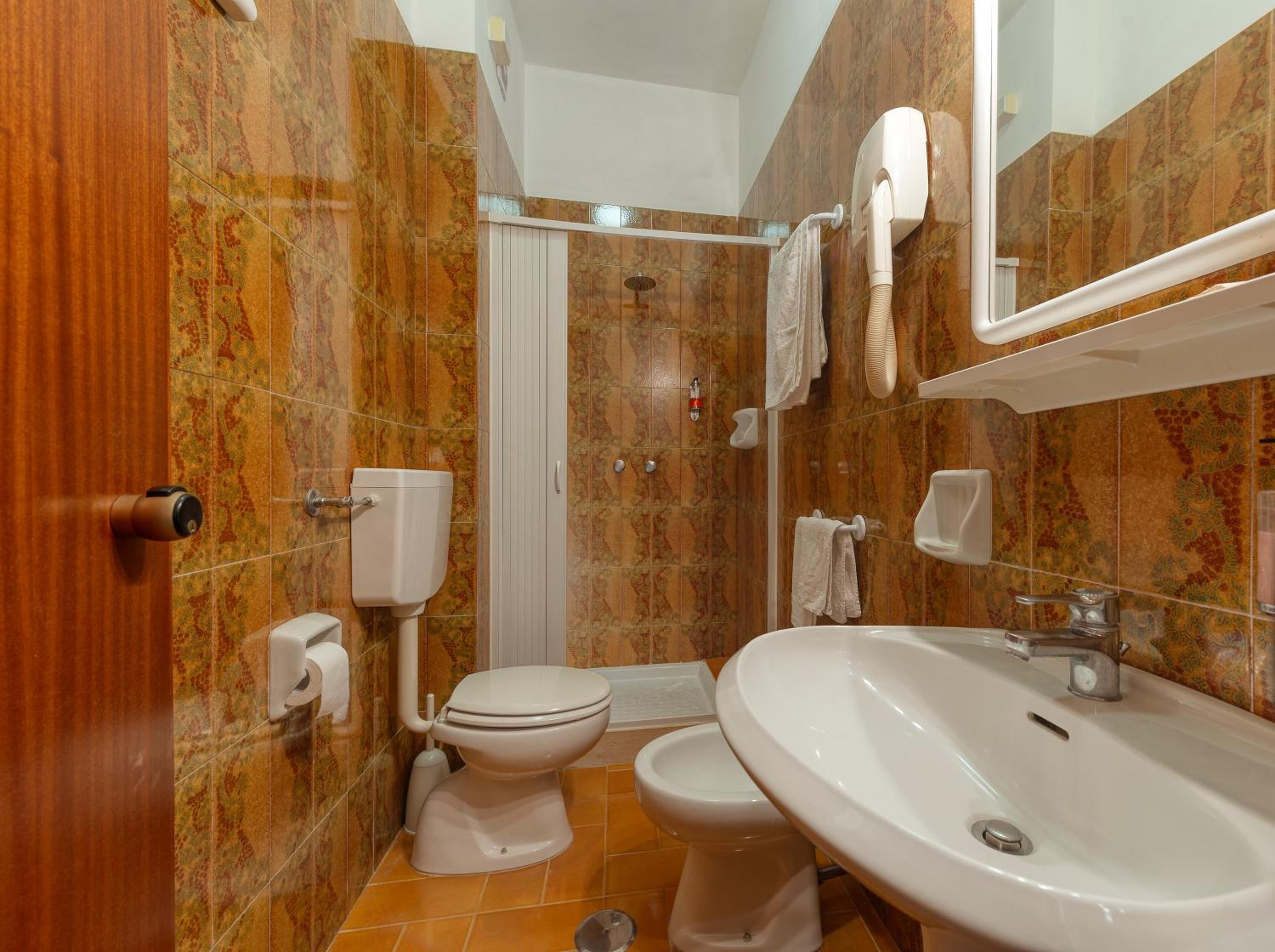 Double or Twin Room - Photo 14
