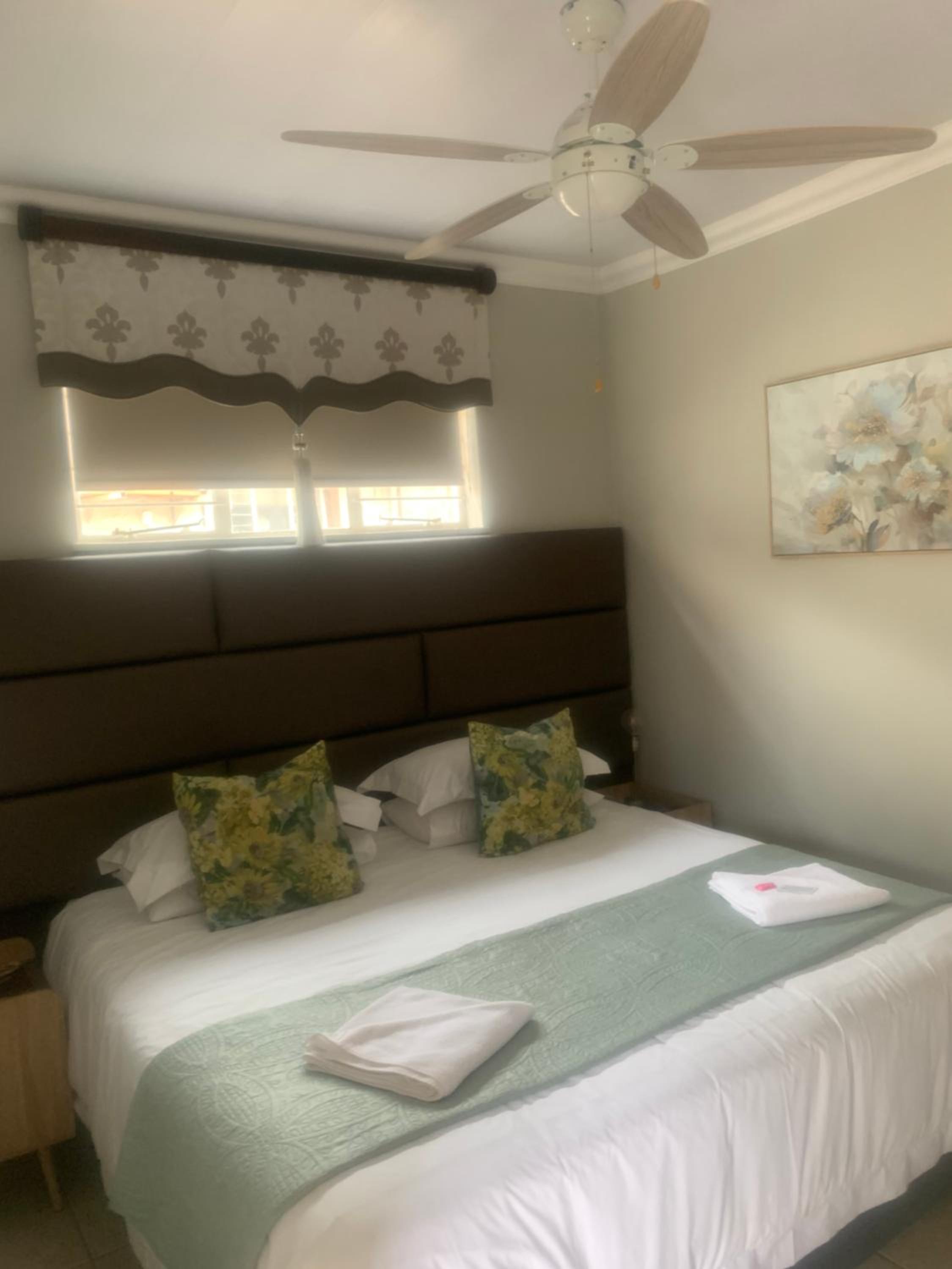 Standard King Room - Photo 4