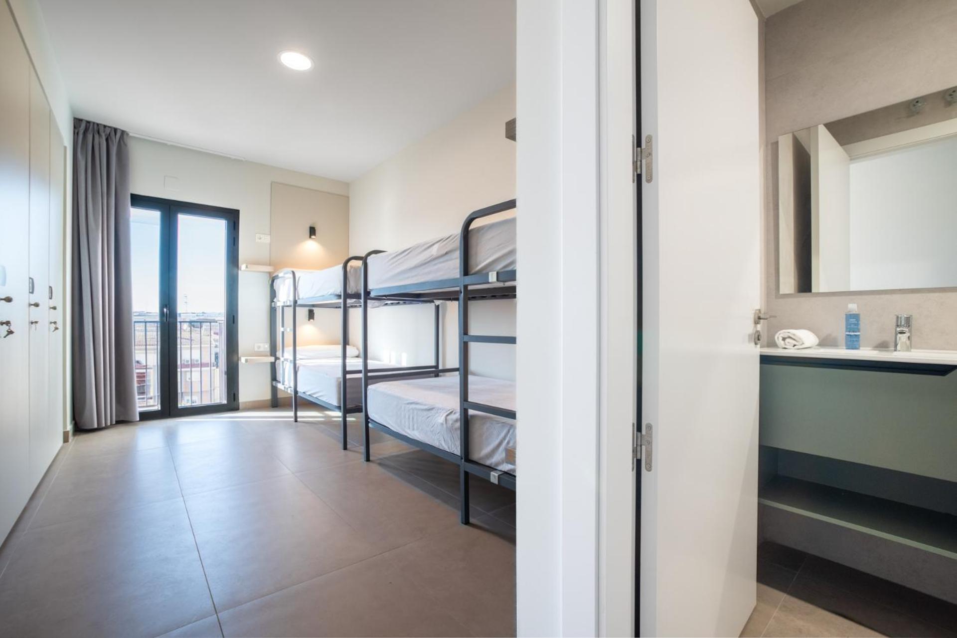 Bed in 4-Bed Mixed Dormitory Room