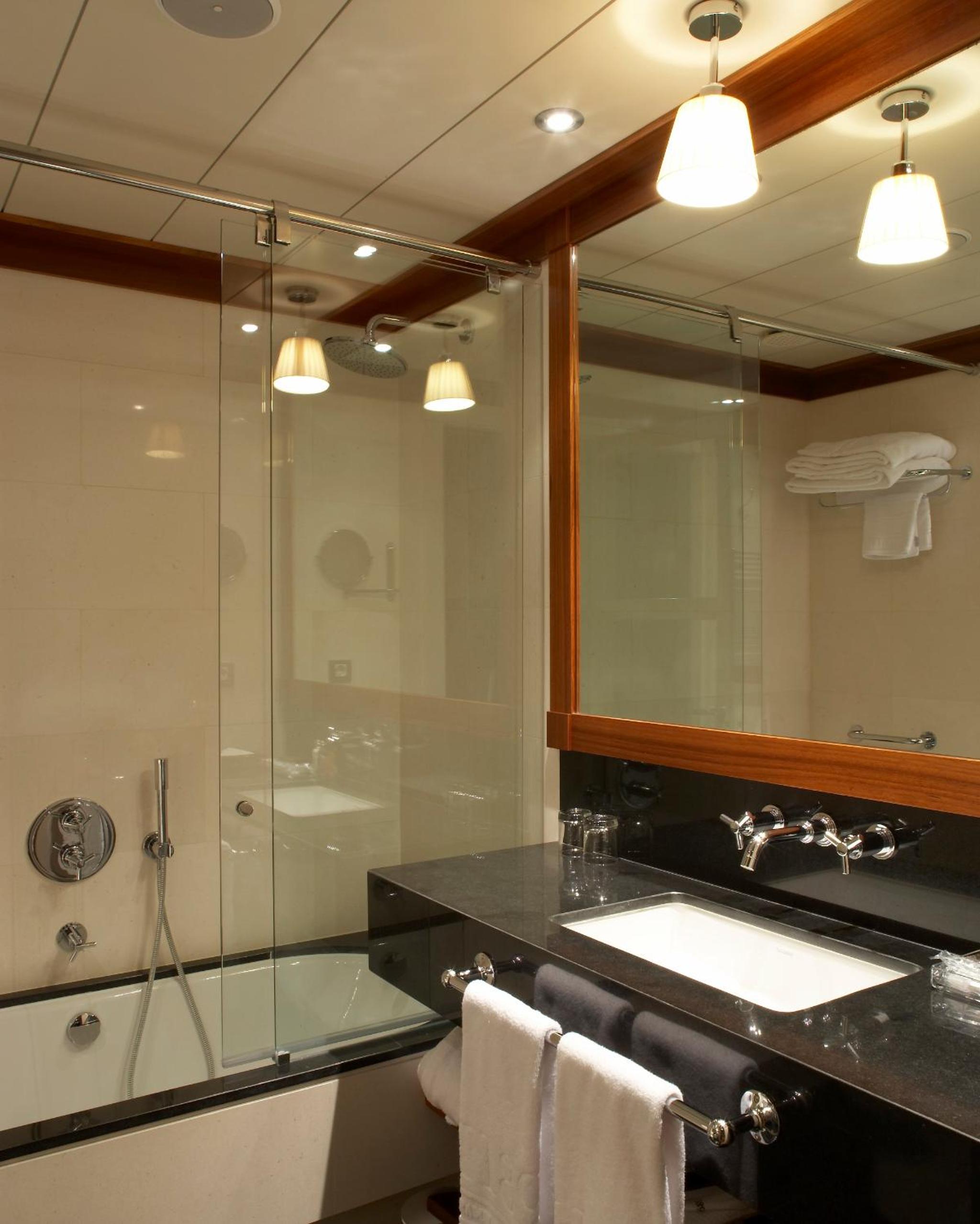 Classic Double or Twin Room thumbnail 5