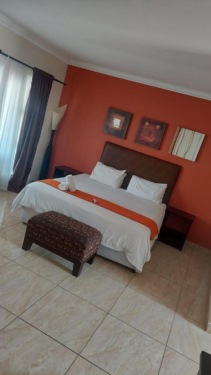 Standard Double Room - Photo 4