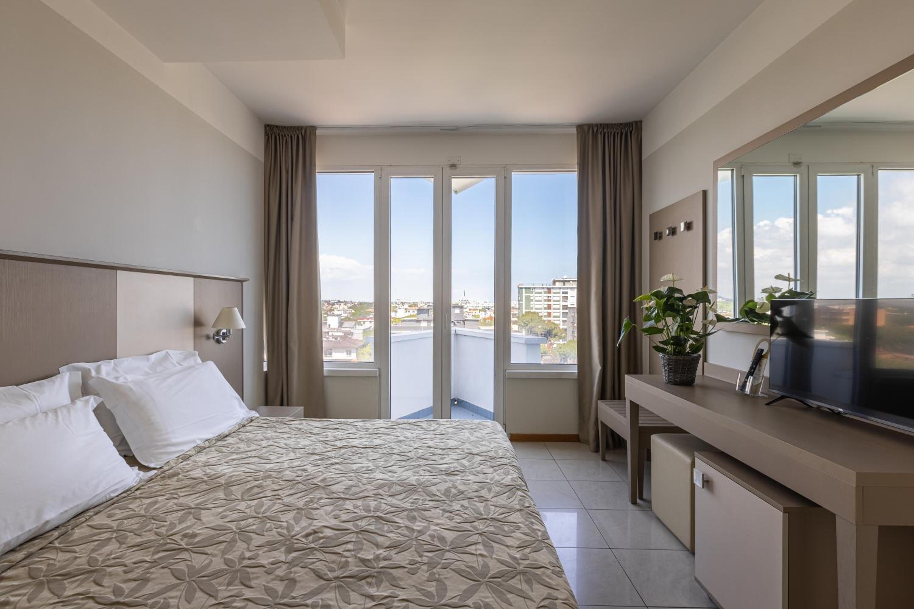 Deluxe Triple Room with Sea View photo 1