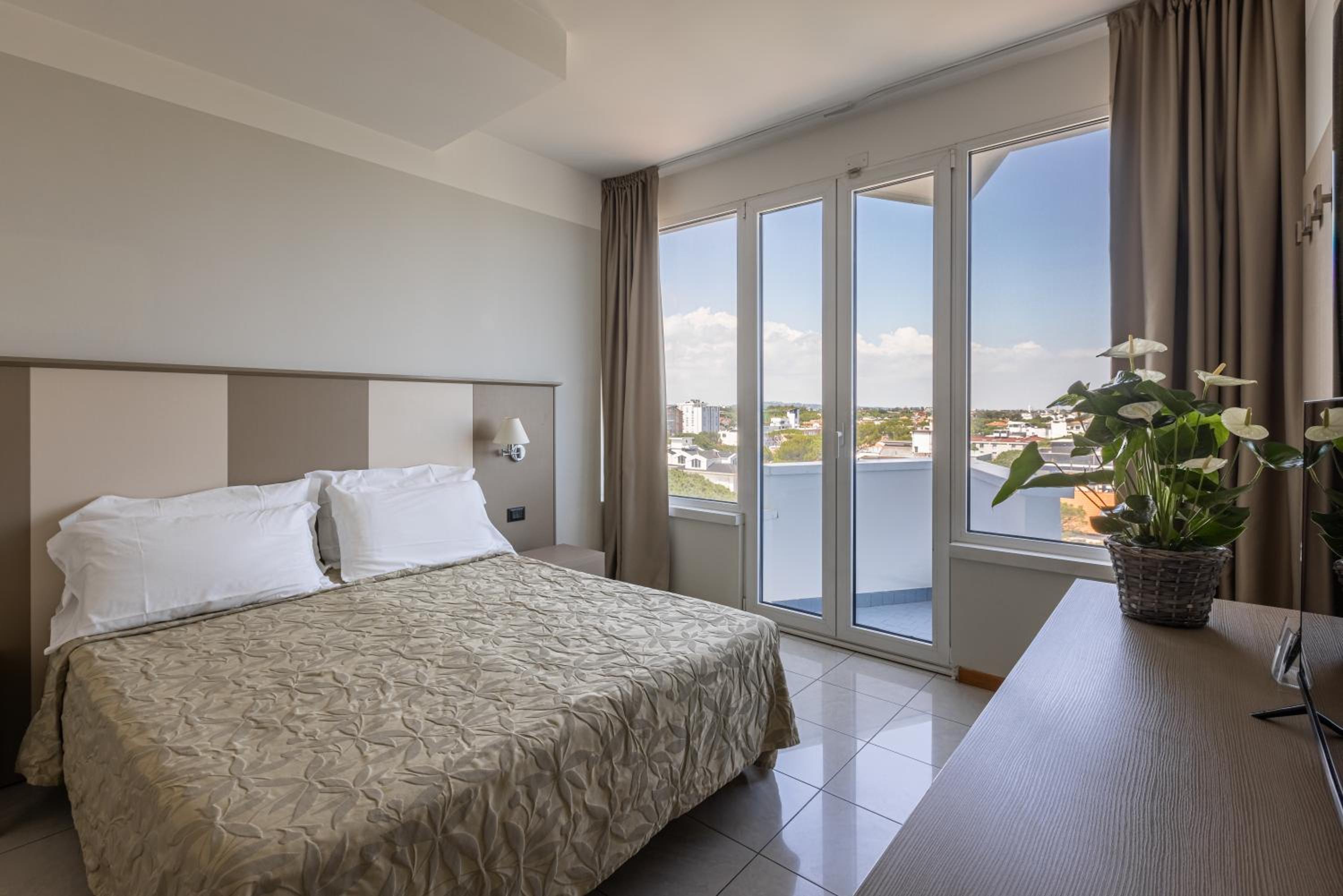 Deluxe Triple Room with Sea View photo 2
