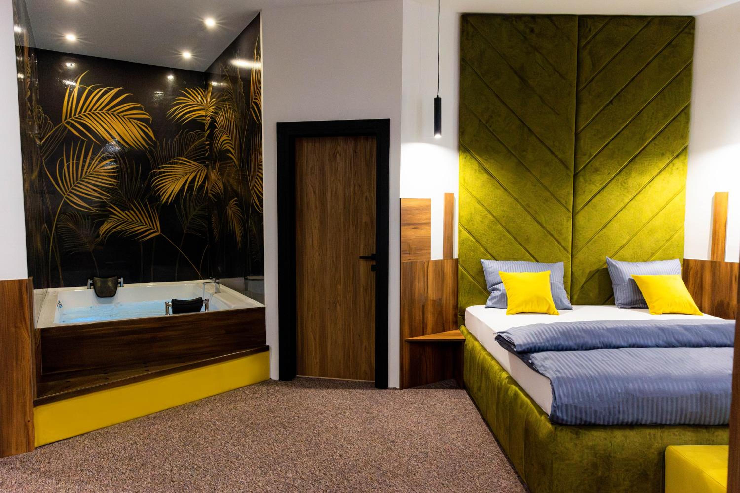 Superior One-Bedroom Apartment