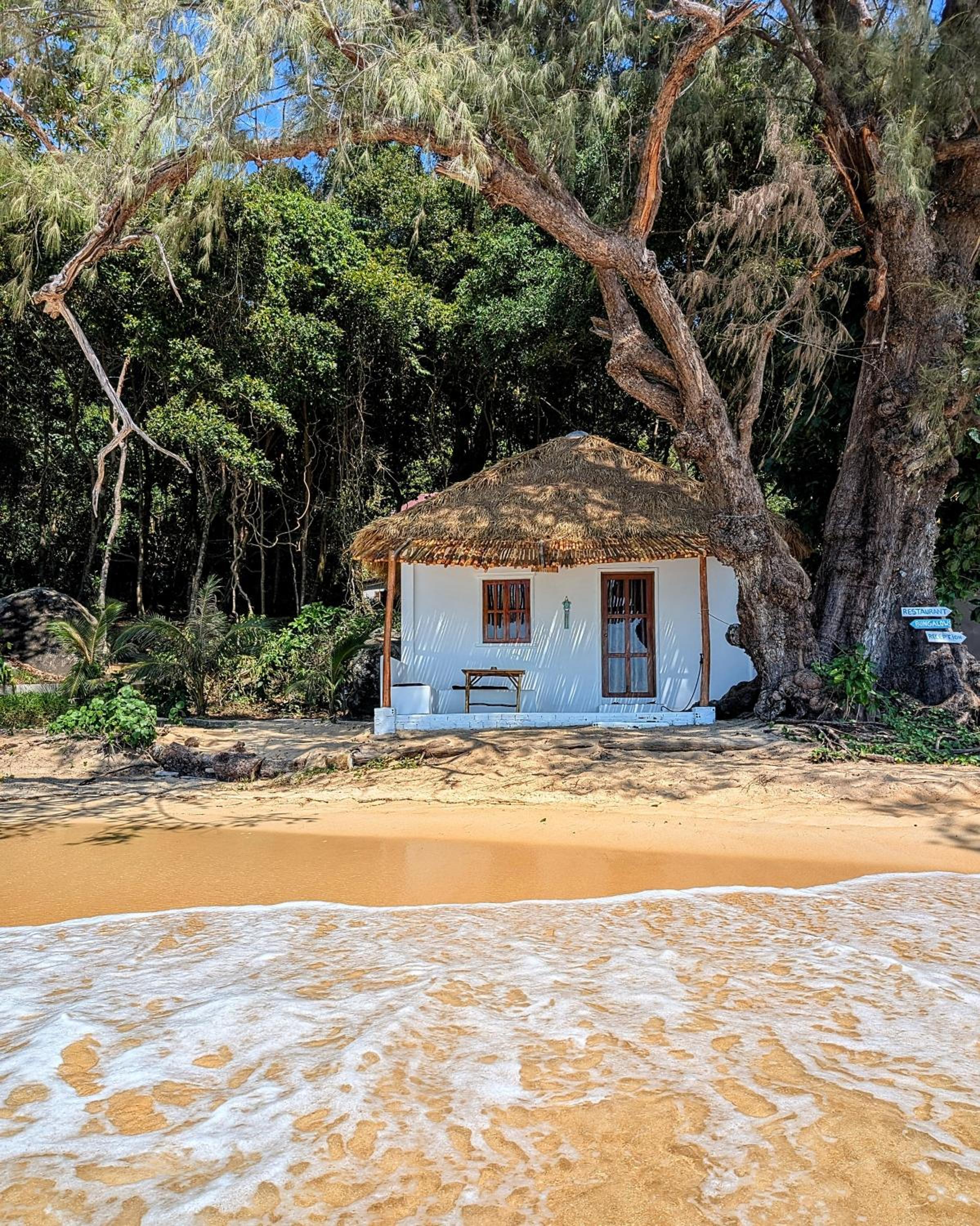 Deluxe Bungalow with Sea View - Photo 2