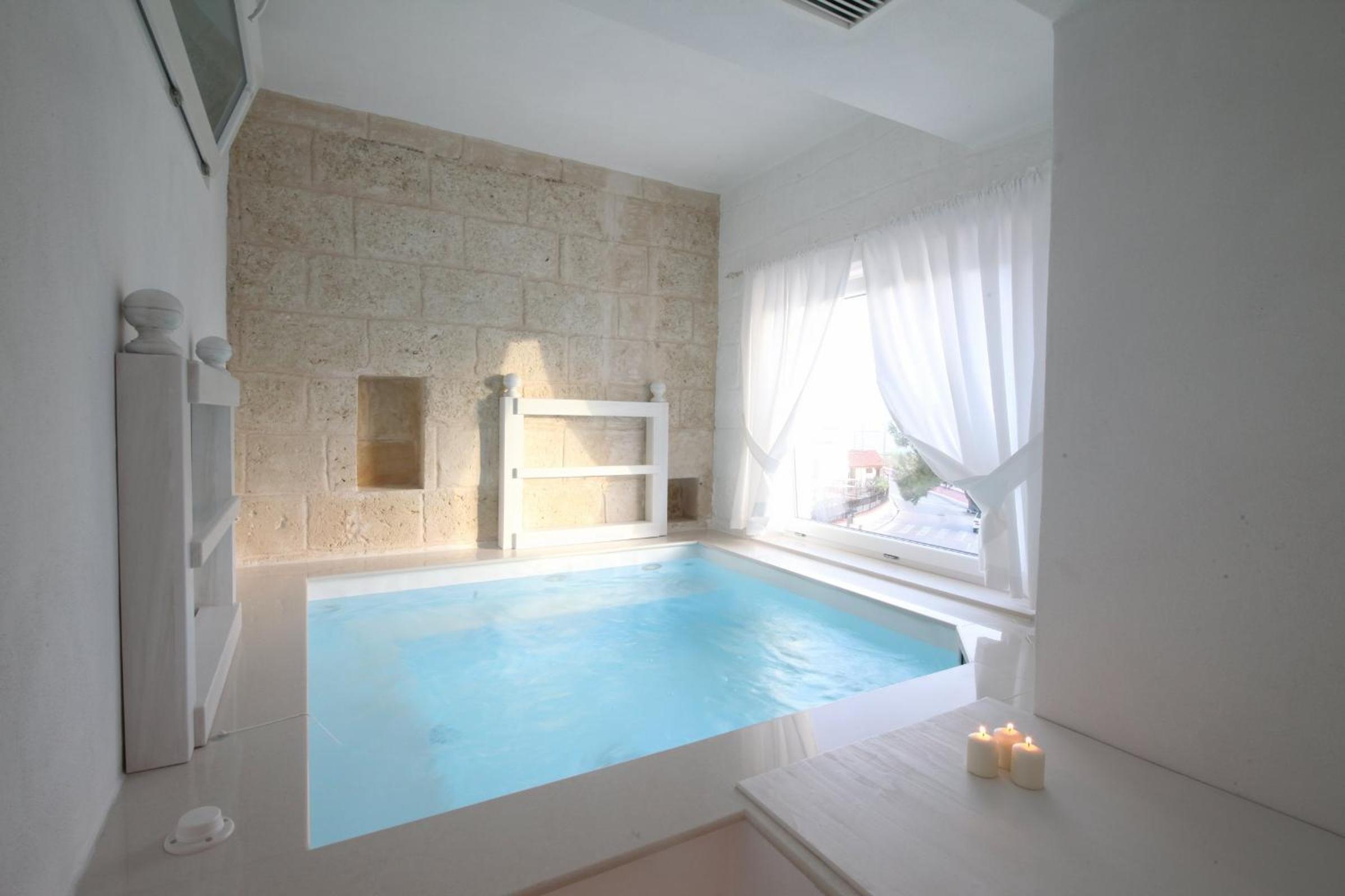 Deluxe Double Room with Balcony and Sea View photo 2