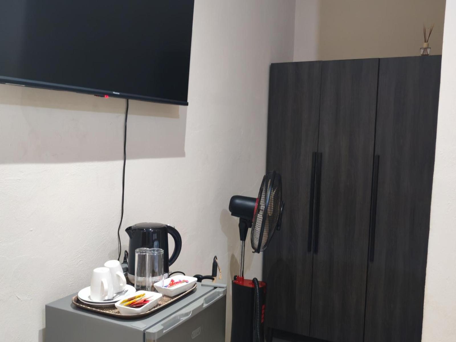 Budget Twin Room - Photo 3