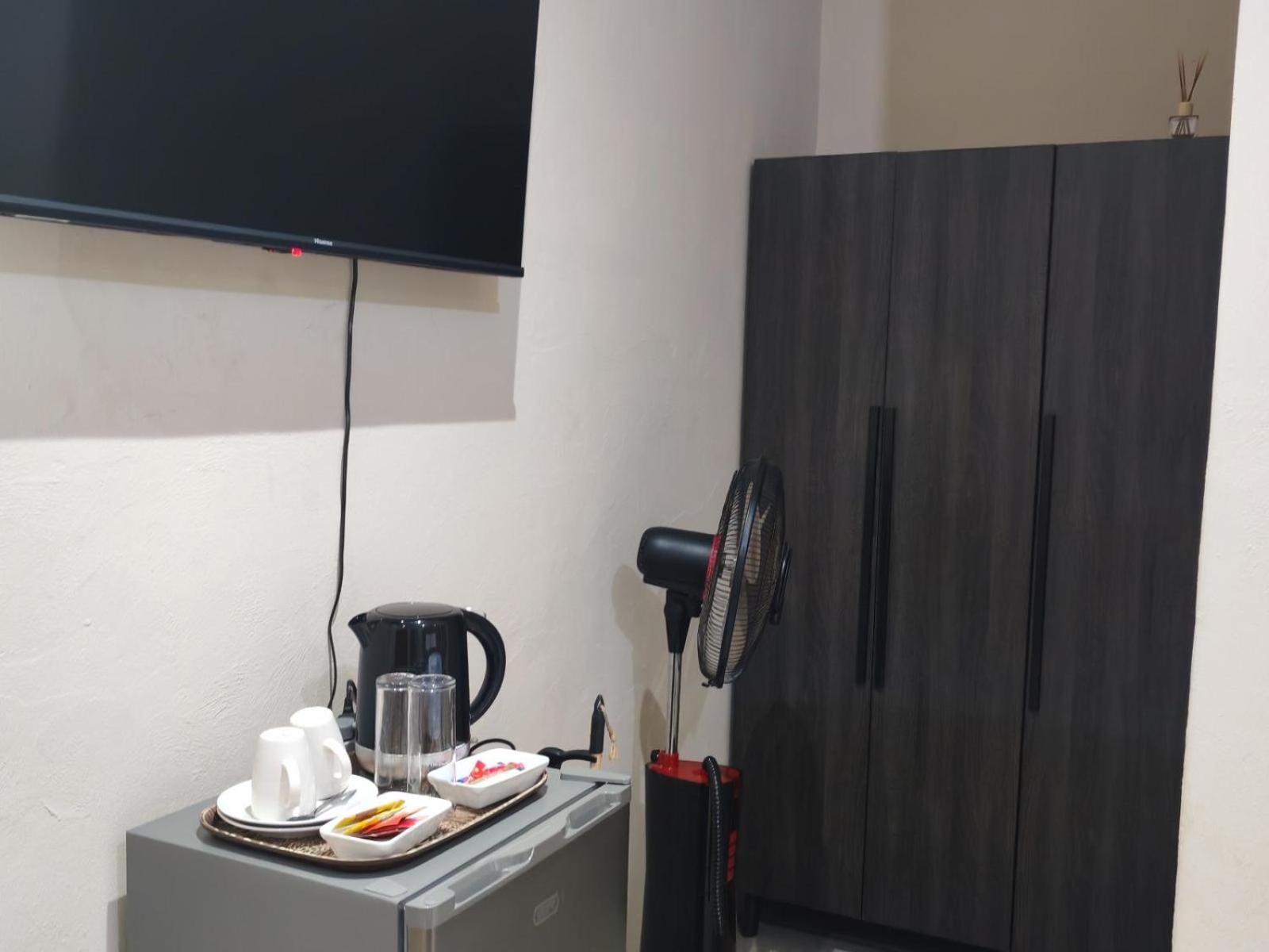 Budget Double Room photo 3