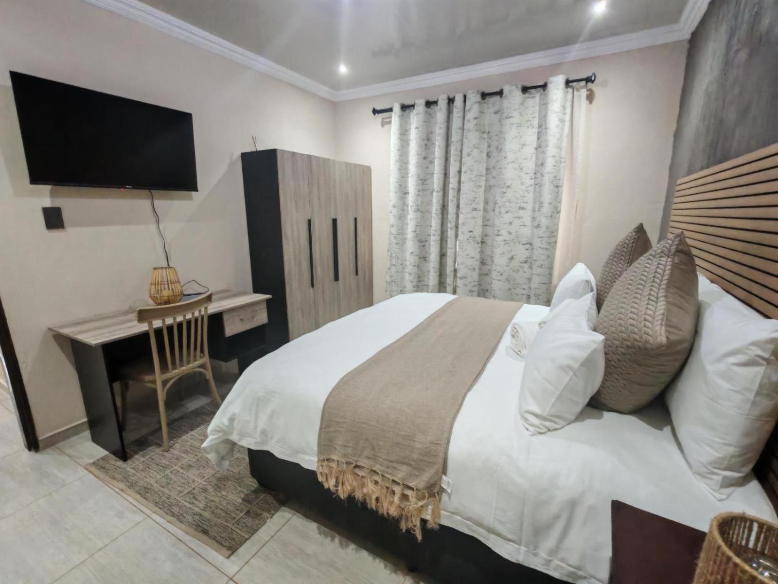 Executive Suite - Photo 1