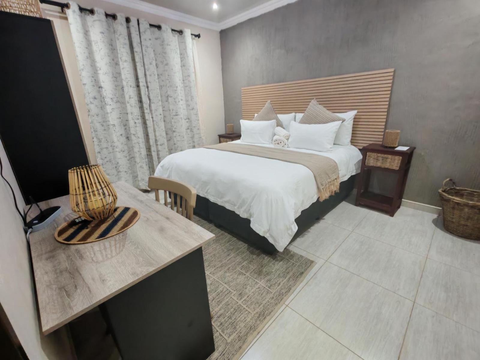 Executive Suite - Photo 2