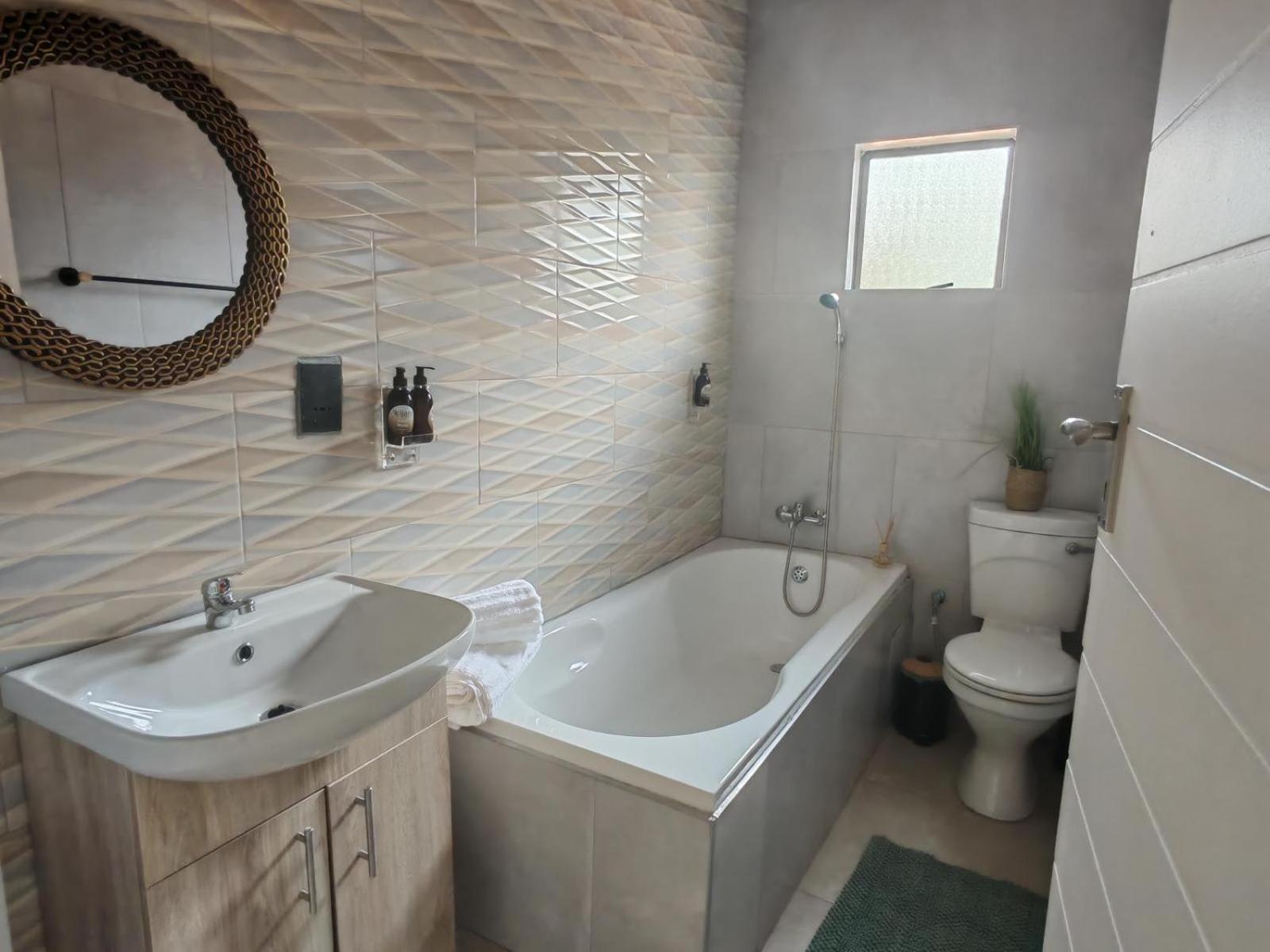 Executive Suite - Photo 4
