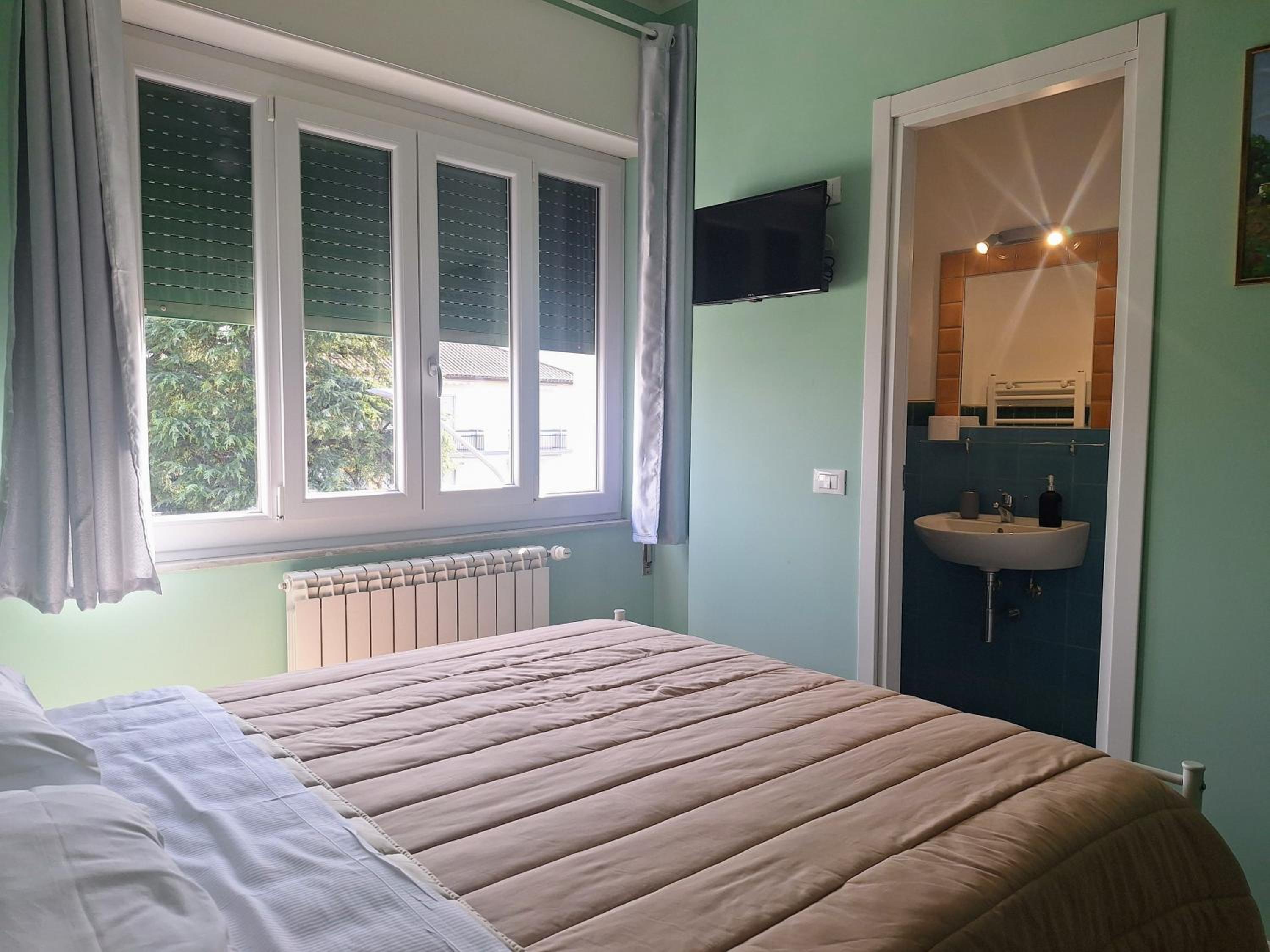 Small Double Room photo 3