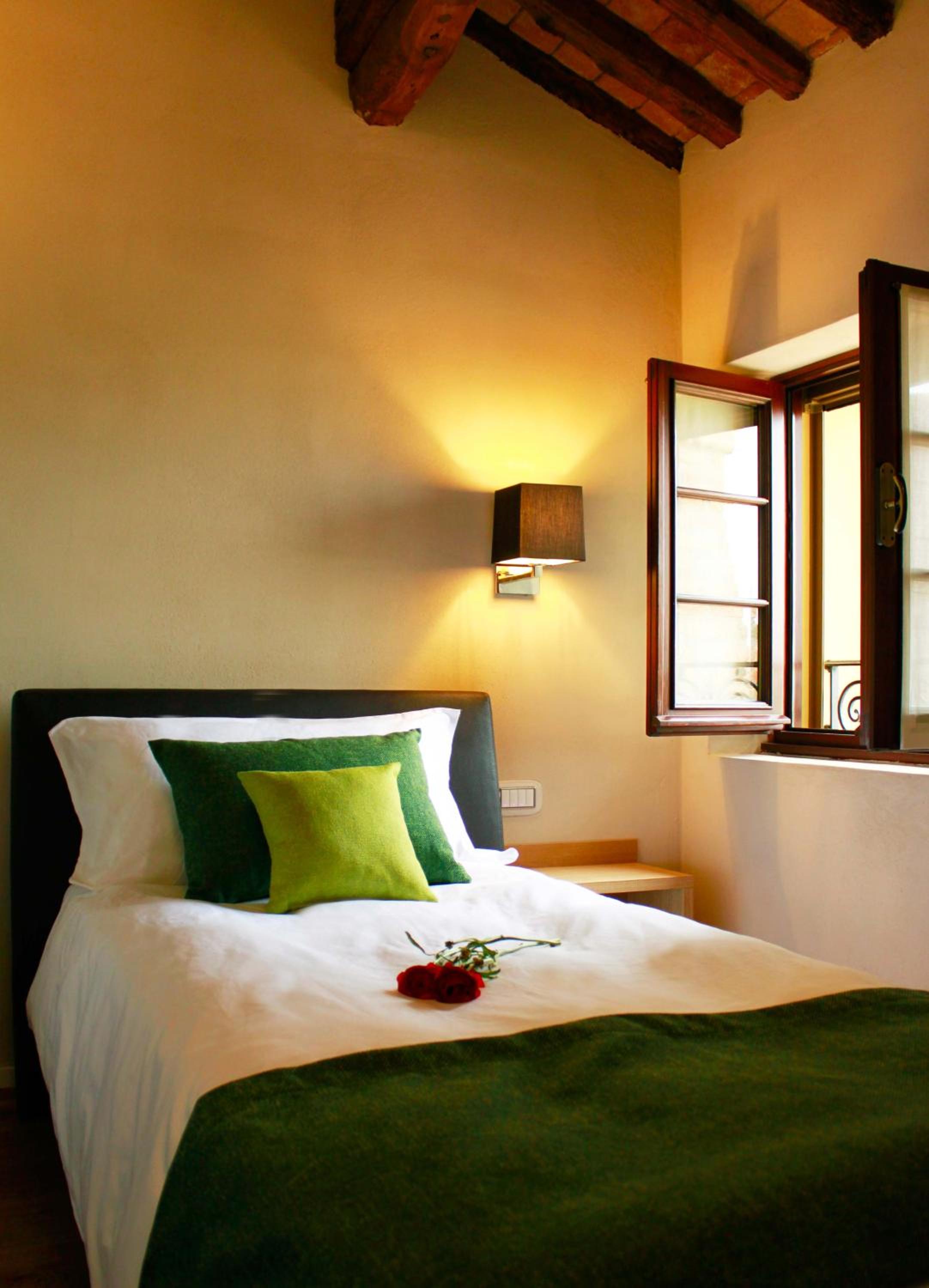 Single Room with Private Bathroom photo 1