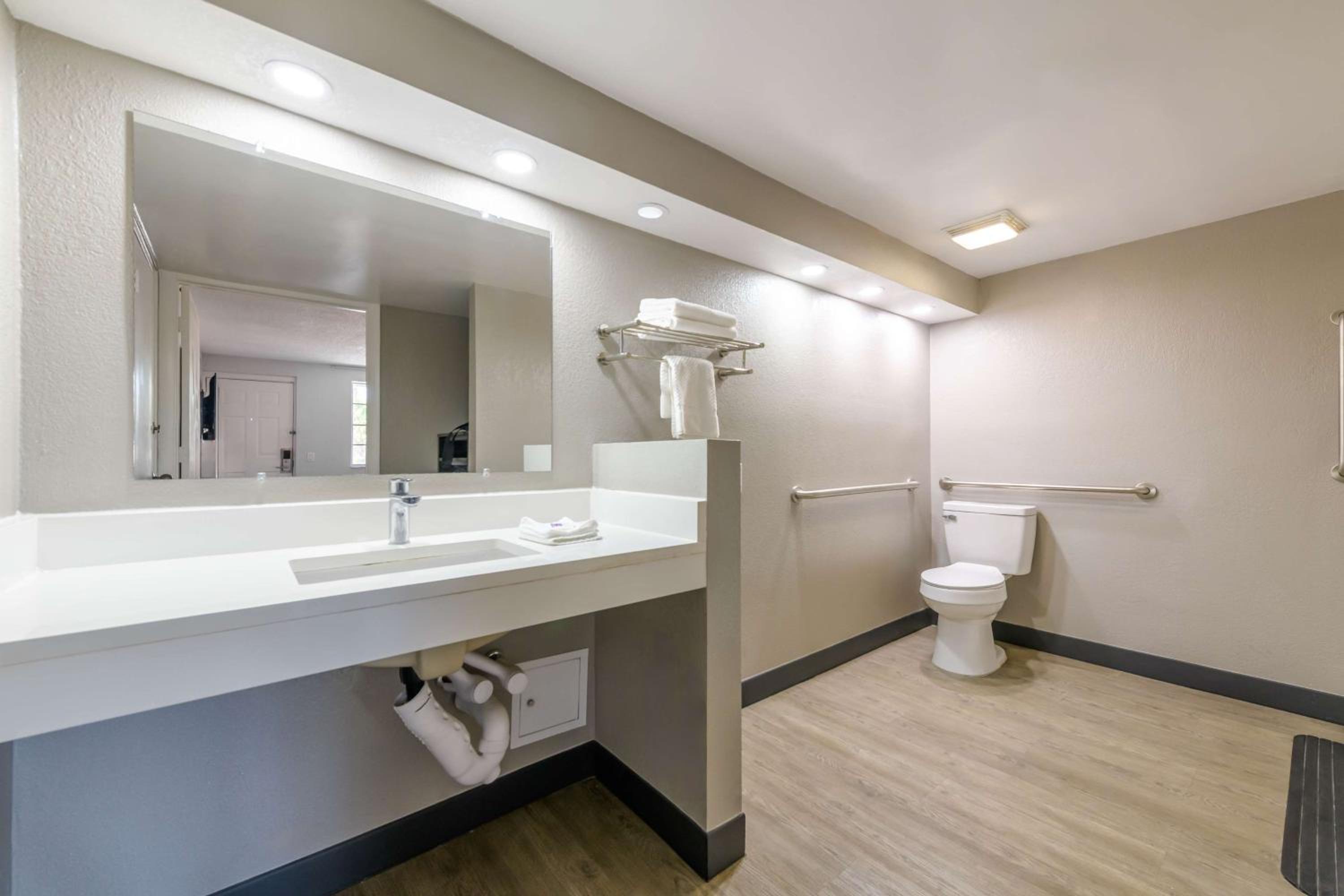 Queen Room with Two Queen Beds - Disability Access - Roll In Shower - Photo 1