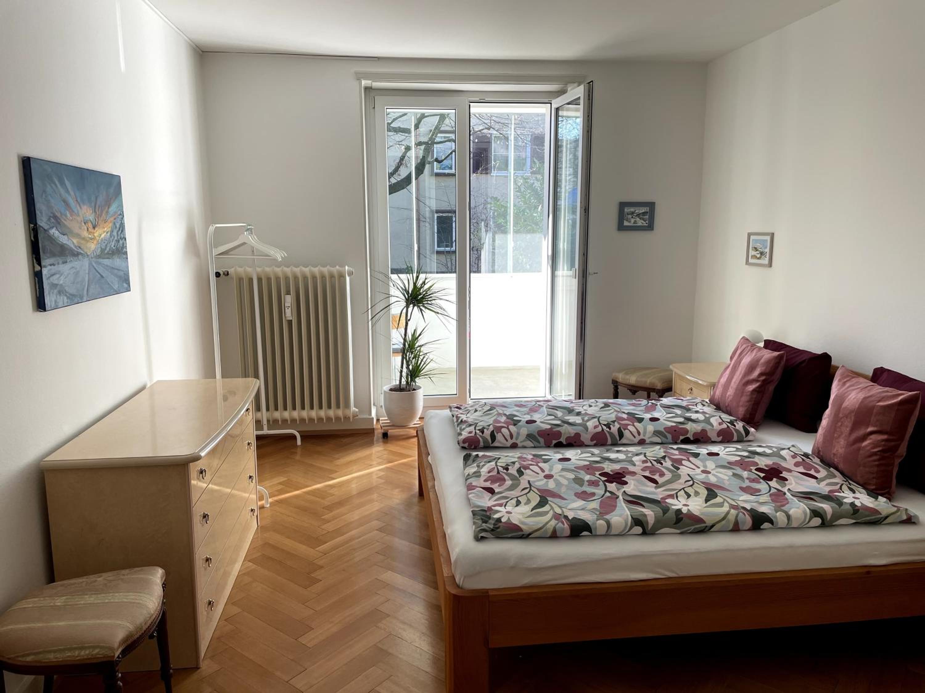 One-Bedroom Apartment photo 1