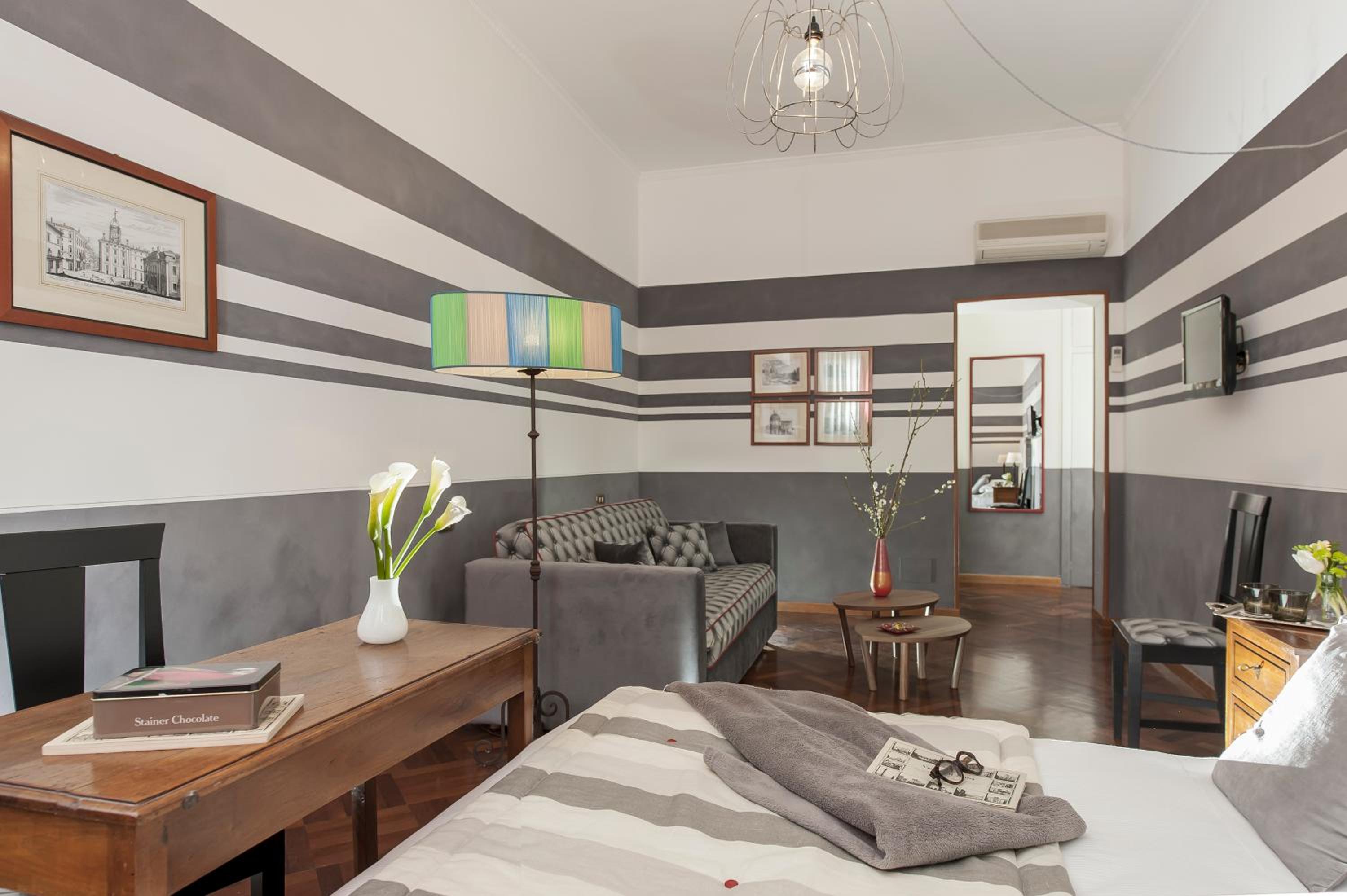 Large Double Room photo 3