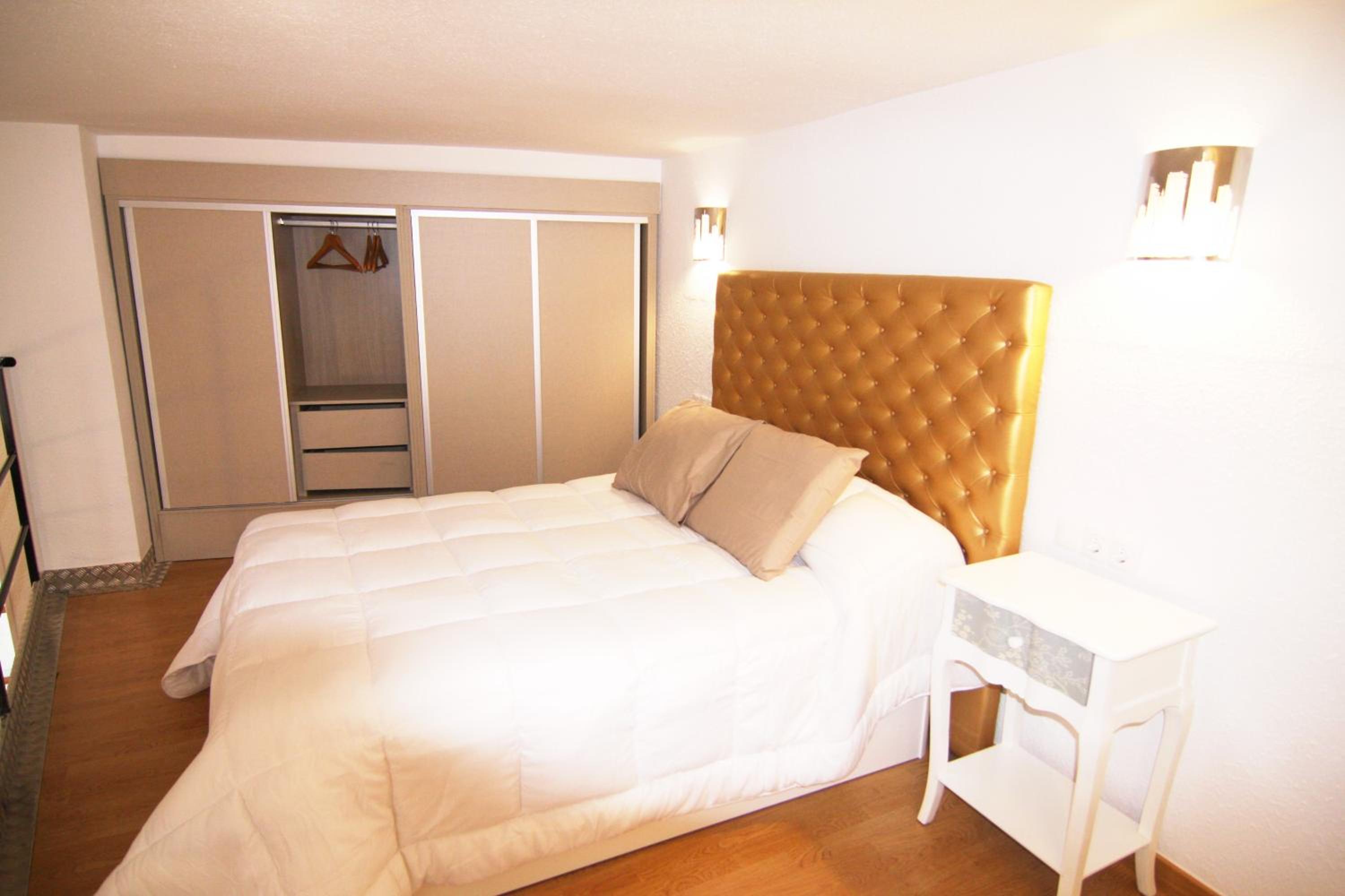 Apartment - Split Level - Photo 21