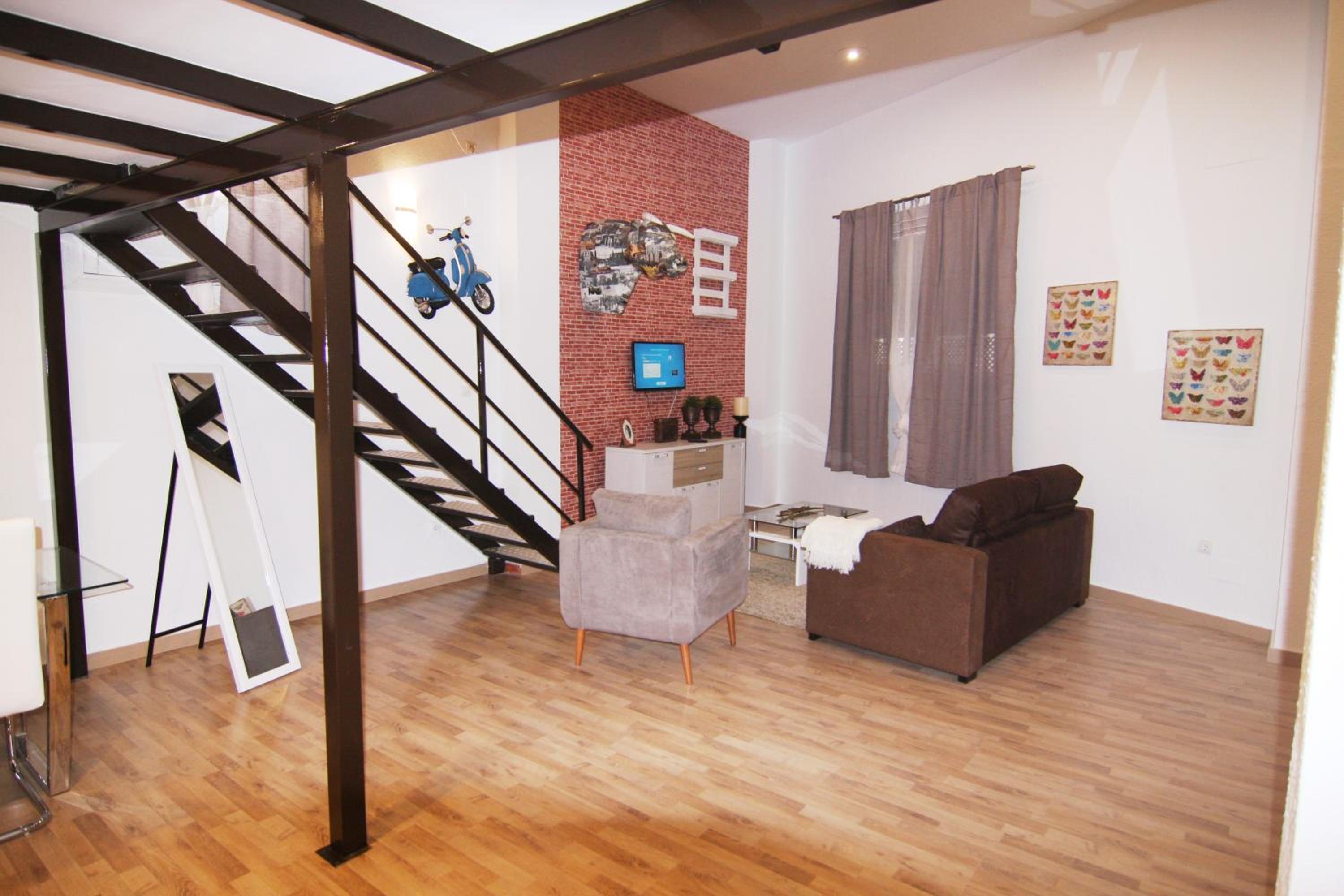 Apartment - Split Level - Photo 32