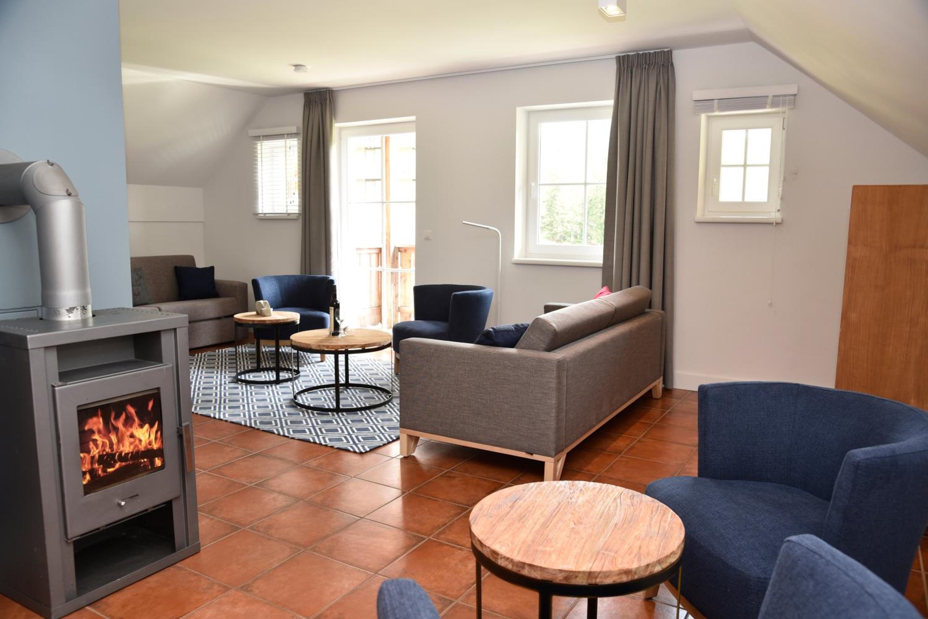 Luxury Three-Bedroom Apartment with Sauna (6 Adults + 2 Children)