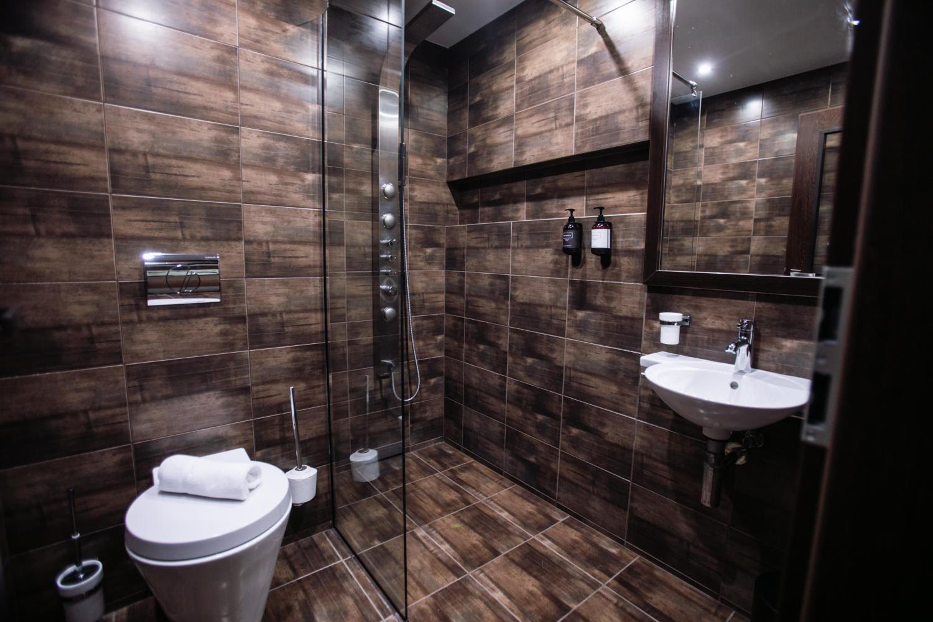 Standard Double Room - Photo 9