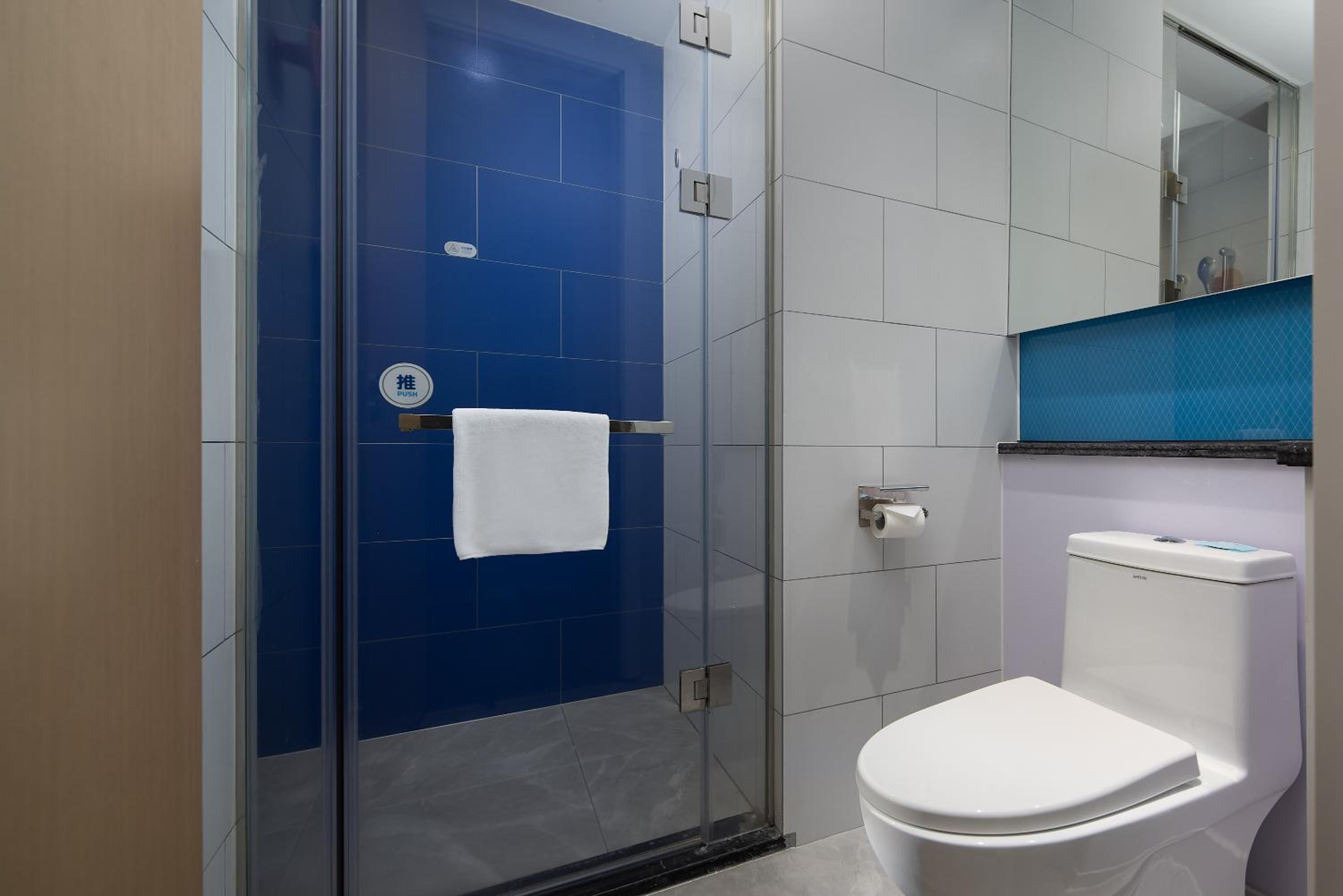 Standard Twin Room with Extra Floor Space photo 2