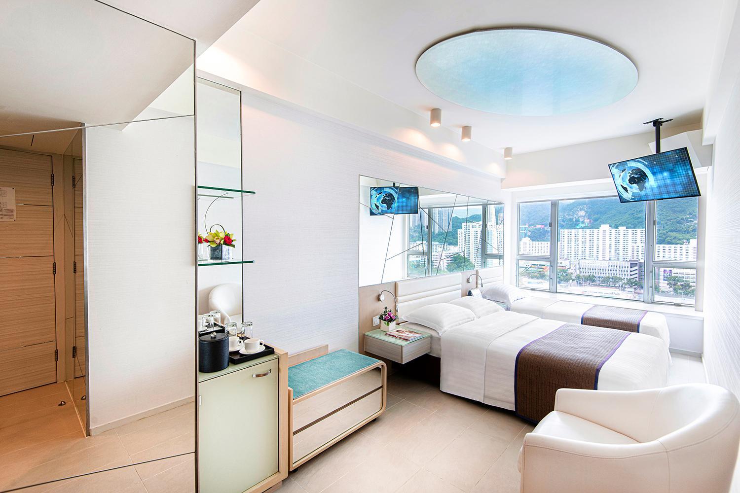 Premier Queen Queen Room