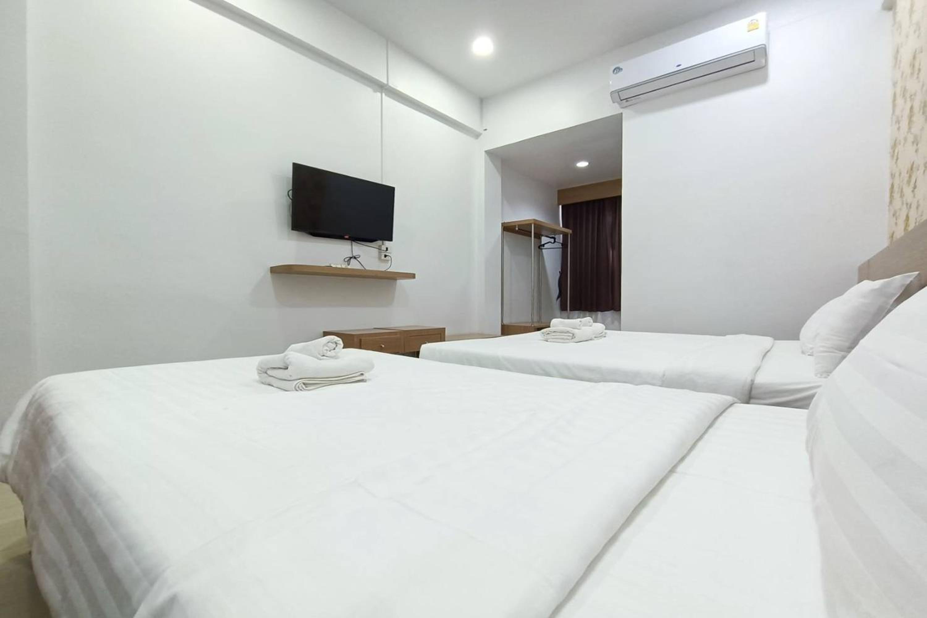 Family Room - Photo 9
