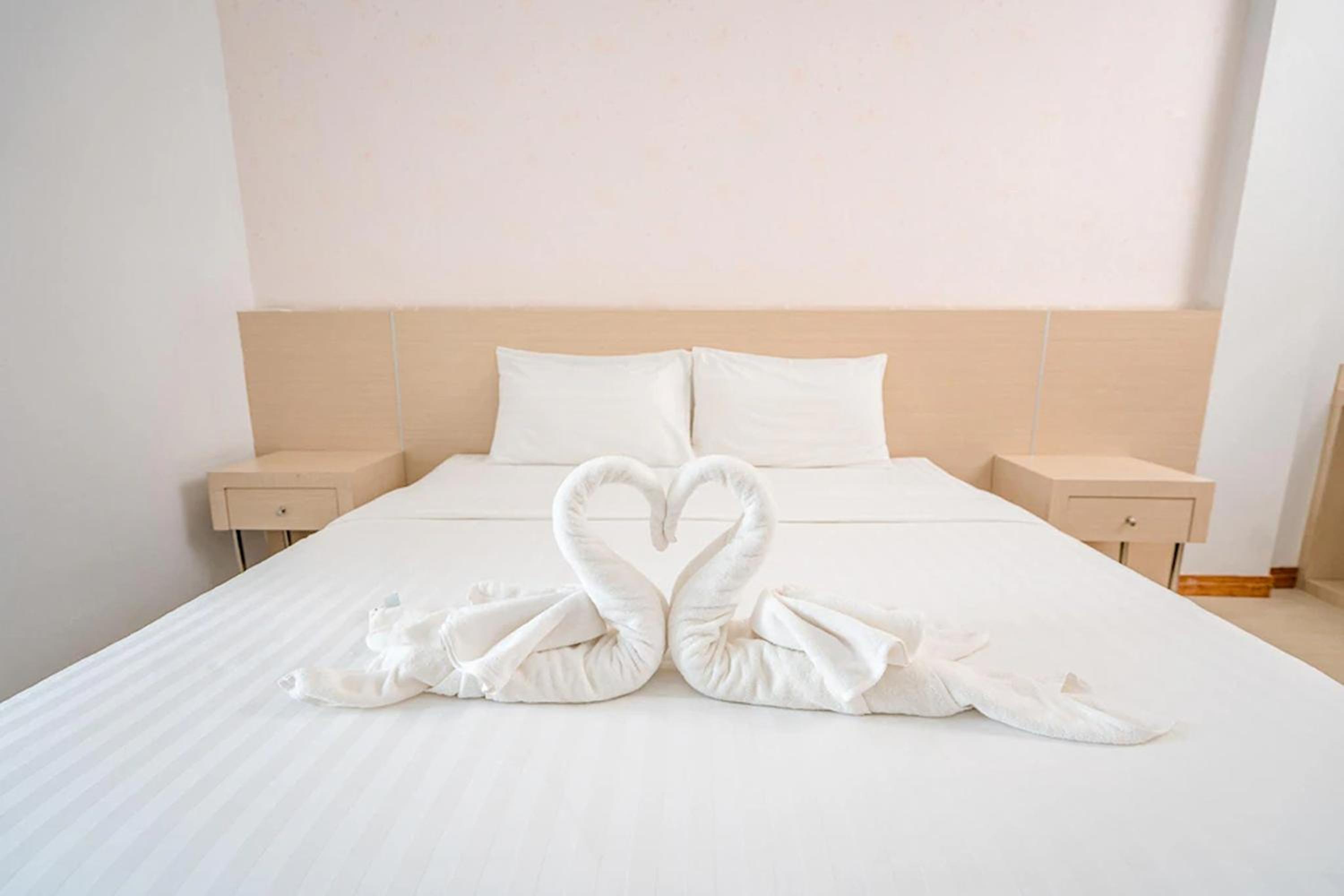 Standard King Room - Photo 8