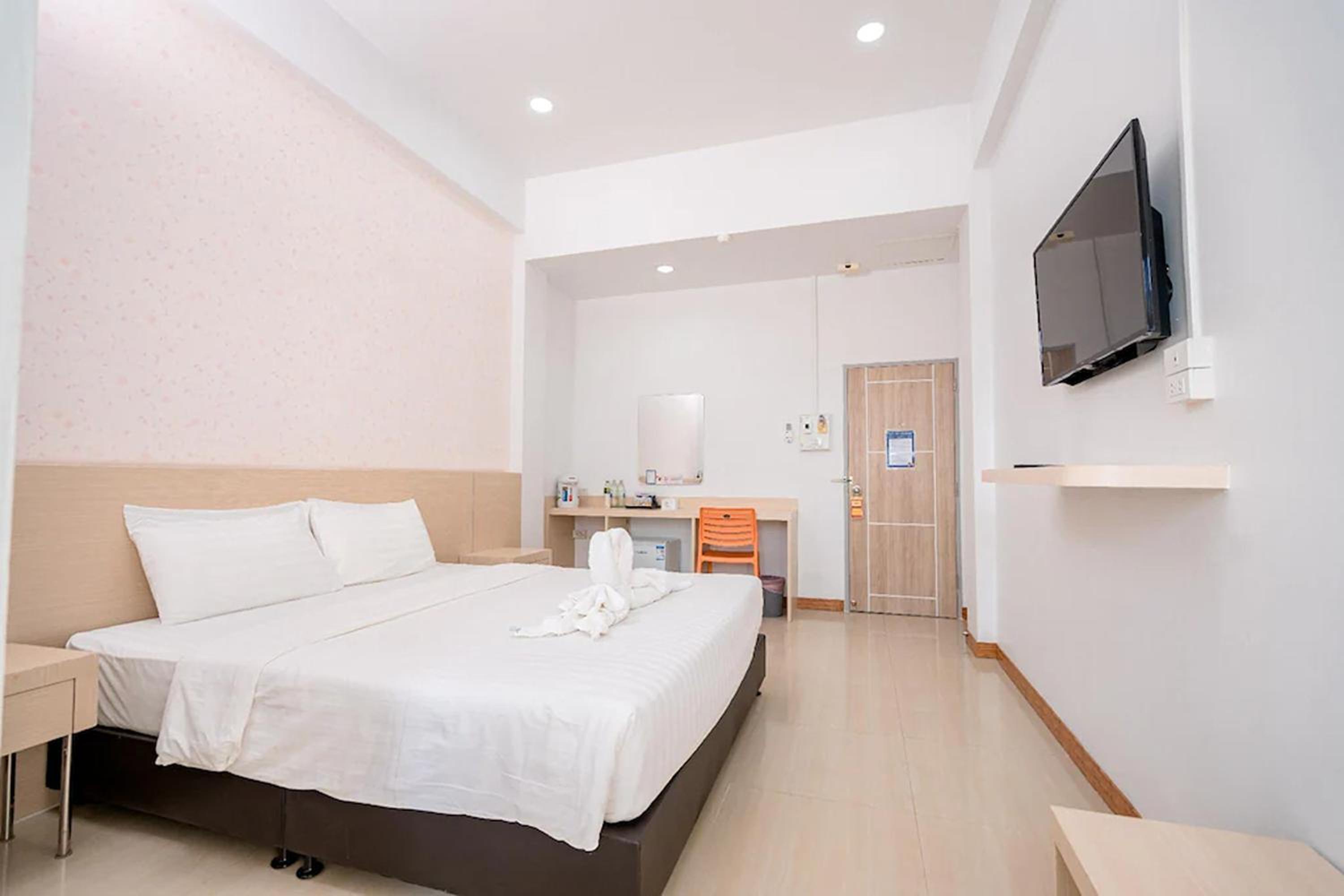 Standard King Room - Photo 4