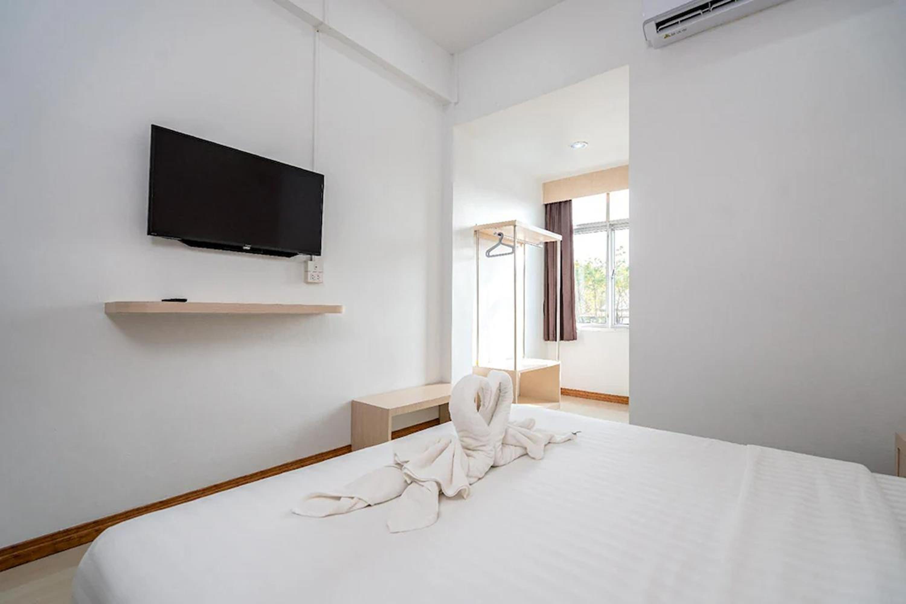 Standard King Room - Photo 2