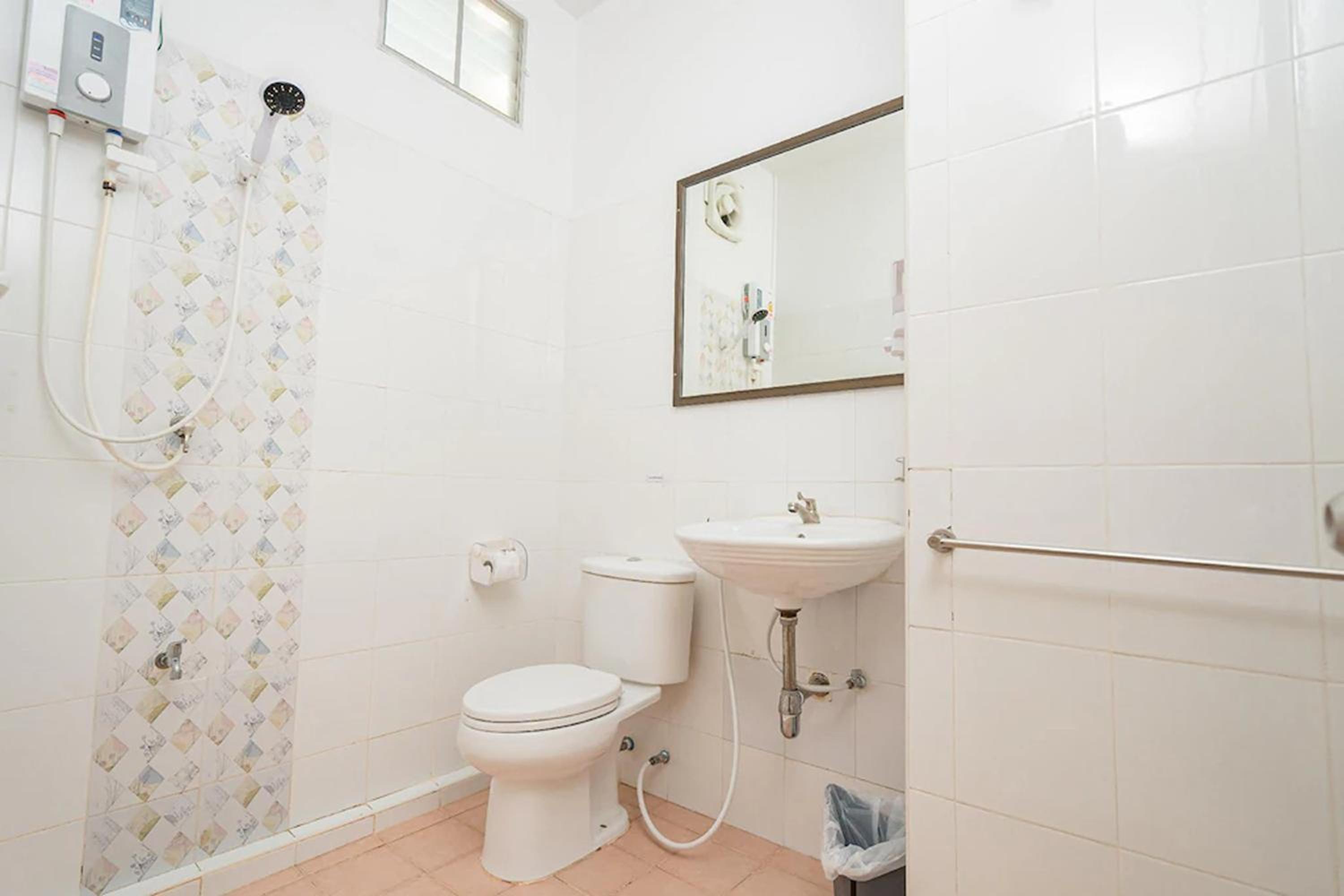 Standard King Room - Photo 3
