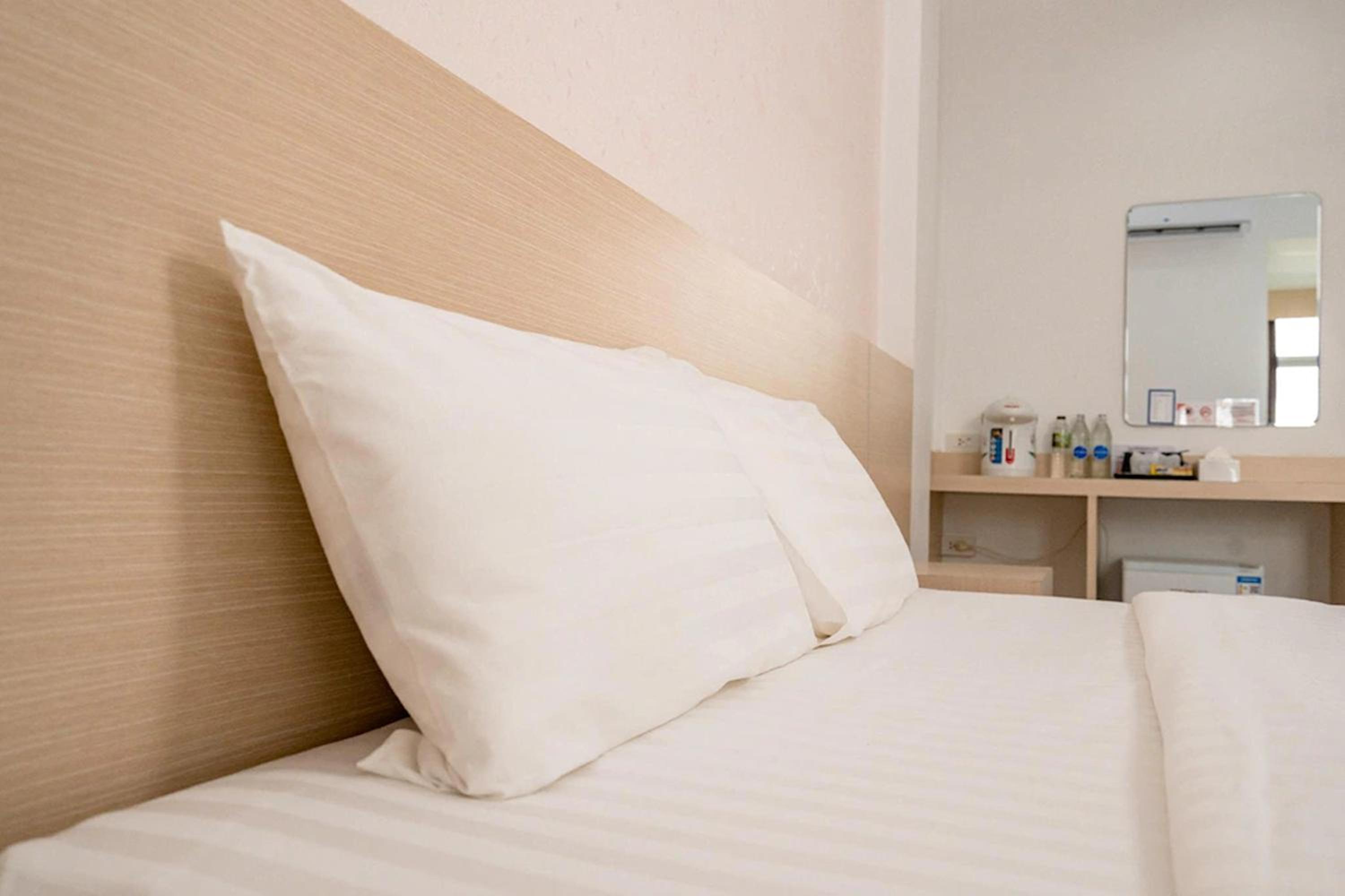 Standard King Room - Photo 7
