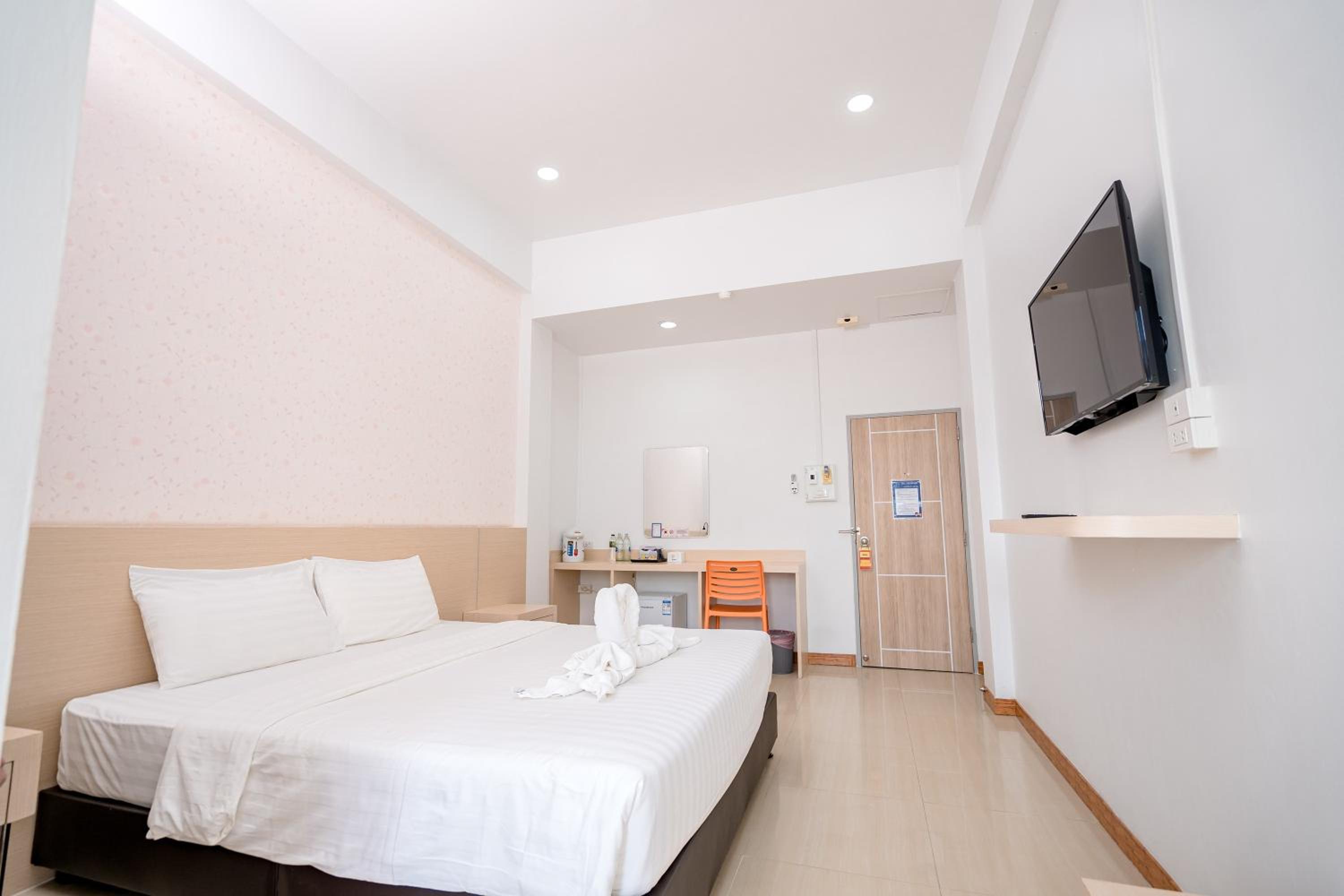 Standard King Room - Photo 5