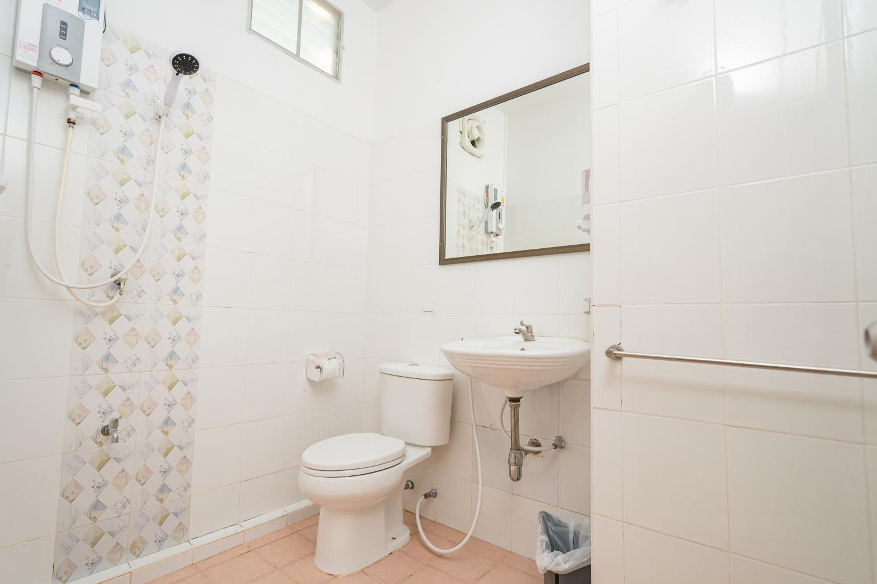 Standard Twin Room - Photo 4