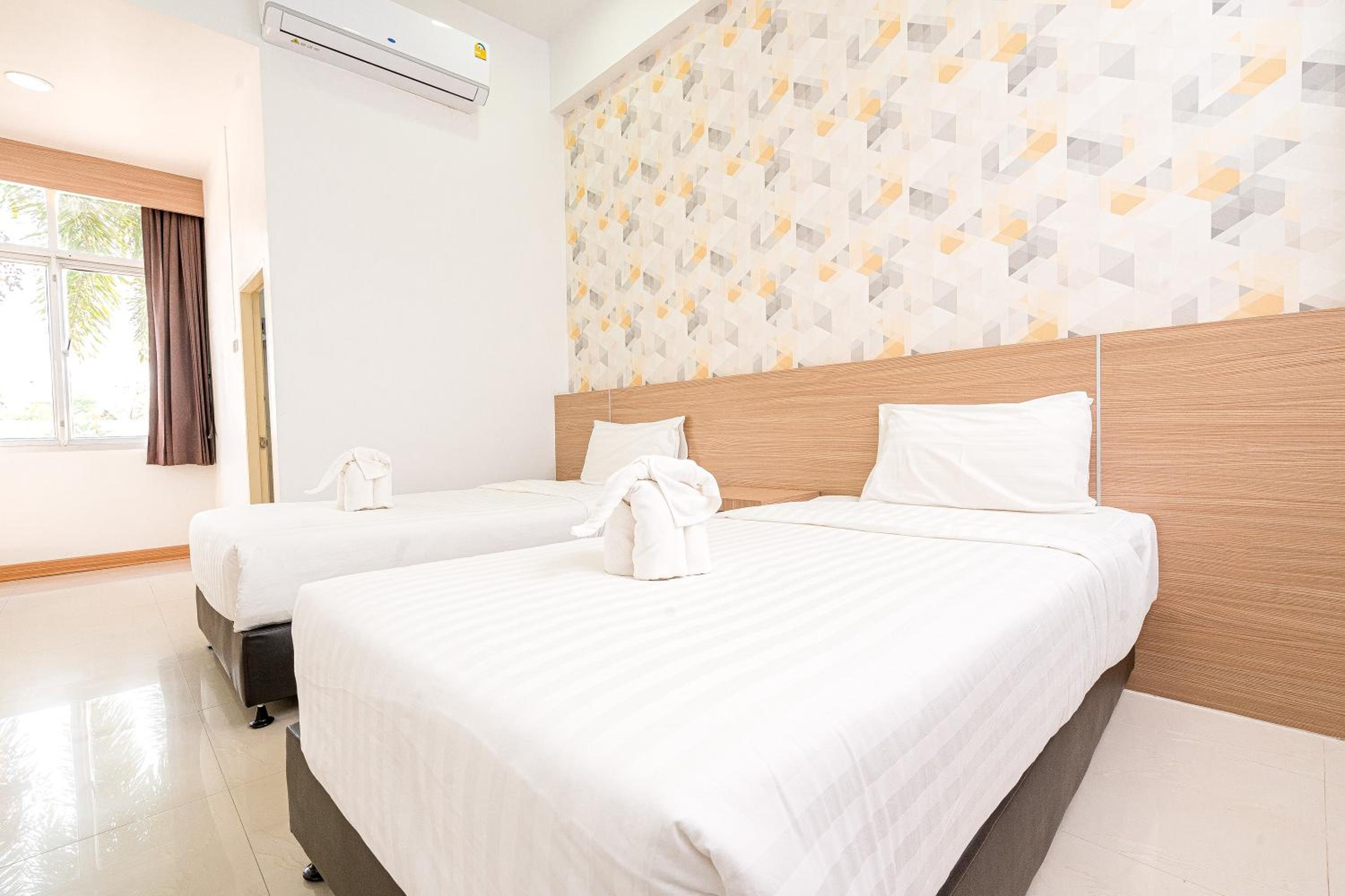 Standard Twin Room - Photo 6