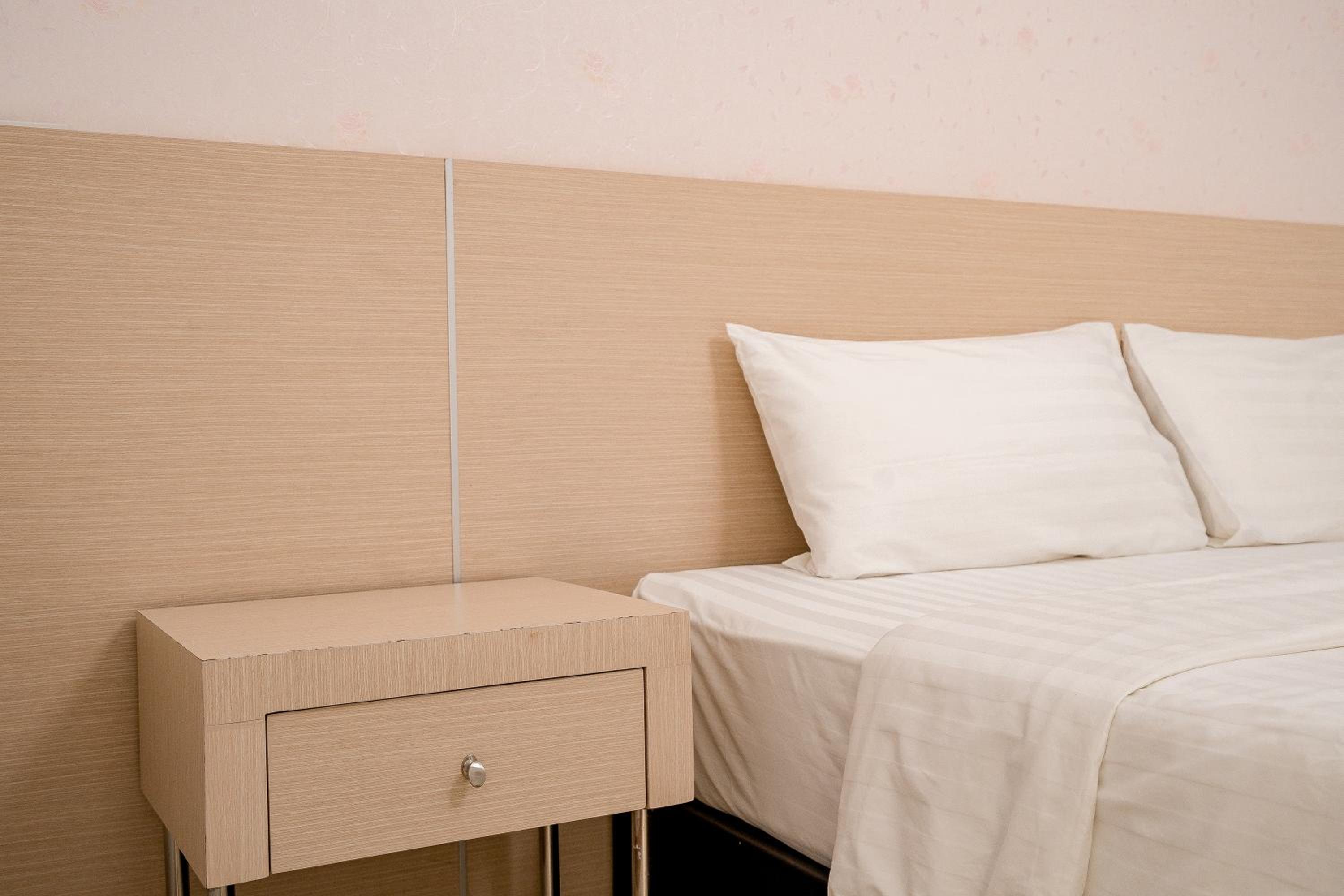 Standard King Room - Photo 15