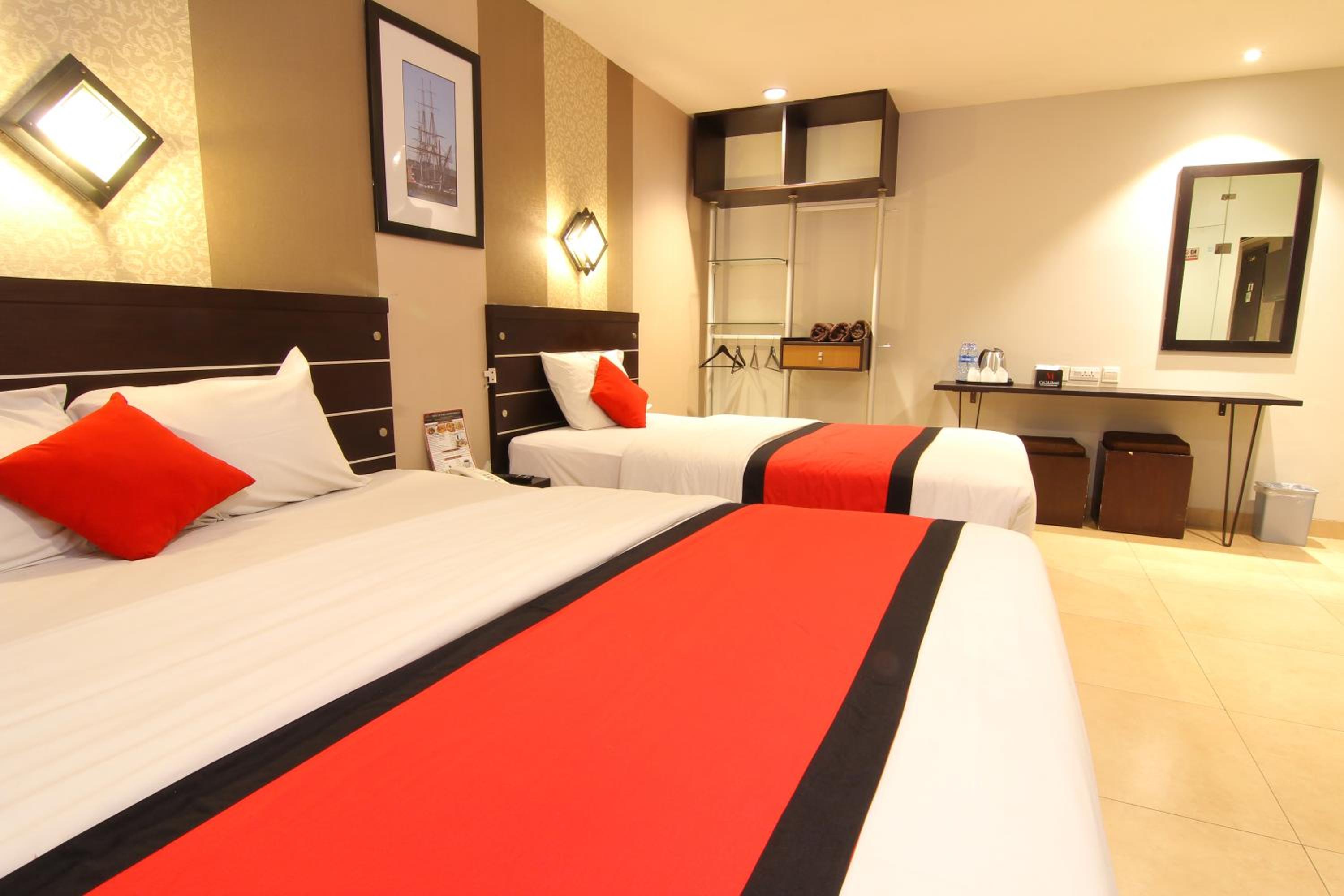 Family Room (3 Adults) with Free shuttle to Gambir Railway Station